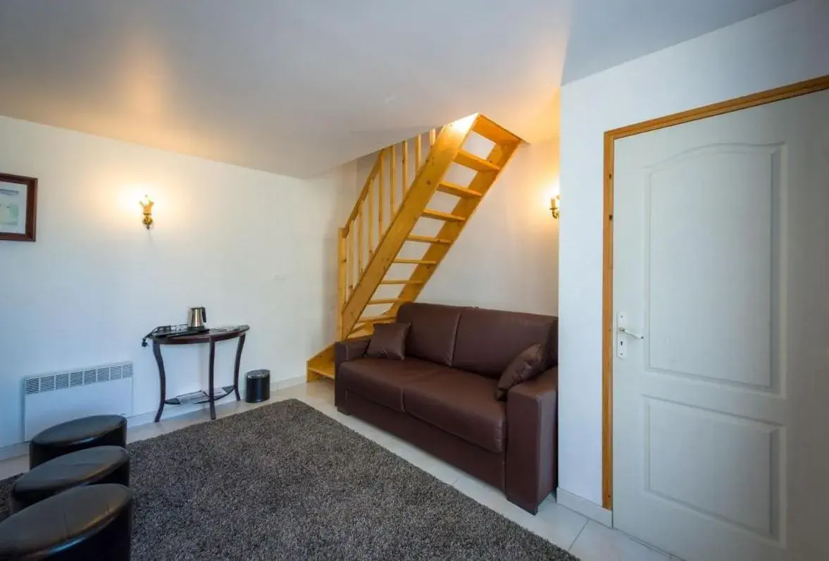 Comfort Quadruple Room in Domaine de Presle Saumur, The Originals Relais Comfort Quadruple Room in Domaine de Presle Saumur, The Originals Relais