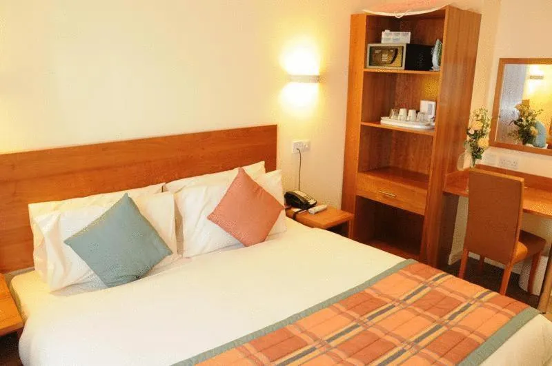 Photo of the whole room, Bed in Sefton Express Hotel