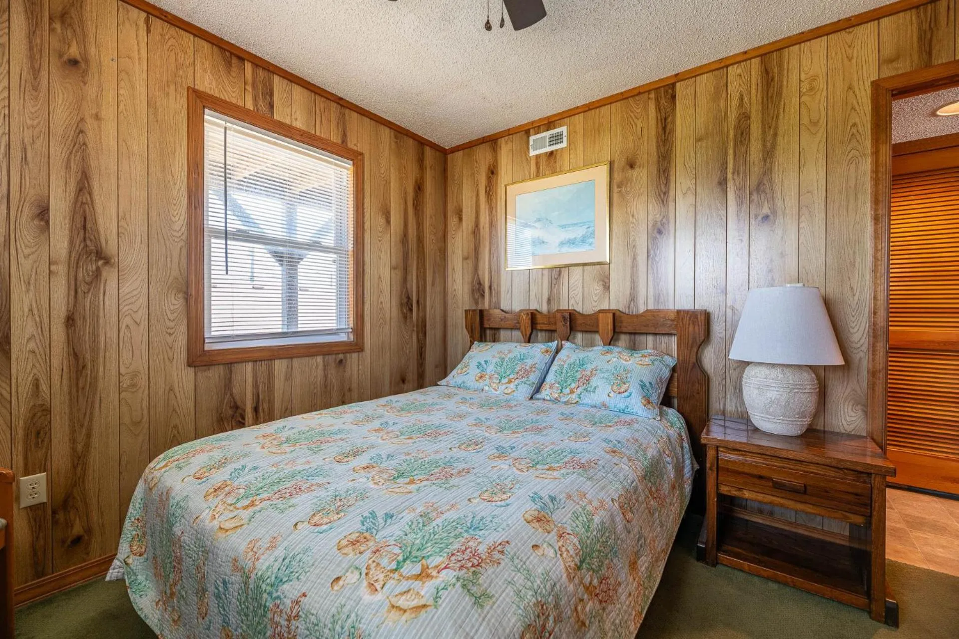 Bed in Byrd's Nest - KDH MP 6, Ocean Views, 200 Yards to the Beach