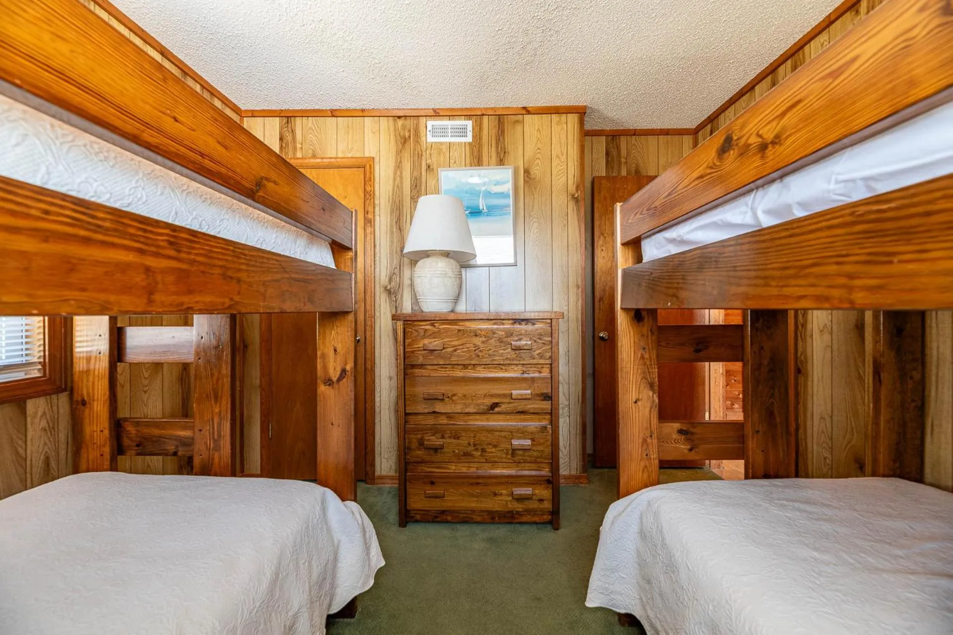 Bed in Byrd's Nest - KDH MP 6, Ocean Views, 200 Yards to the Beach