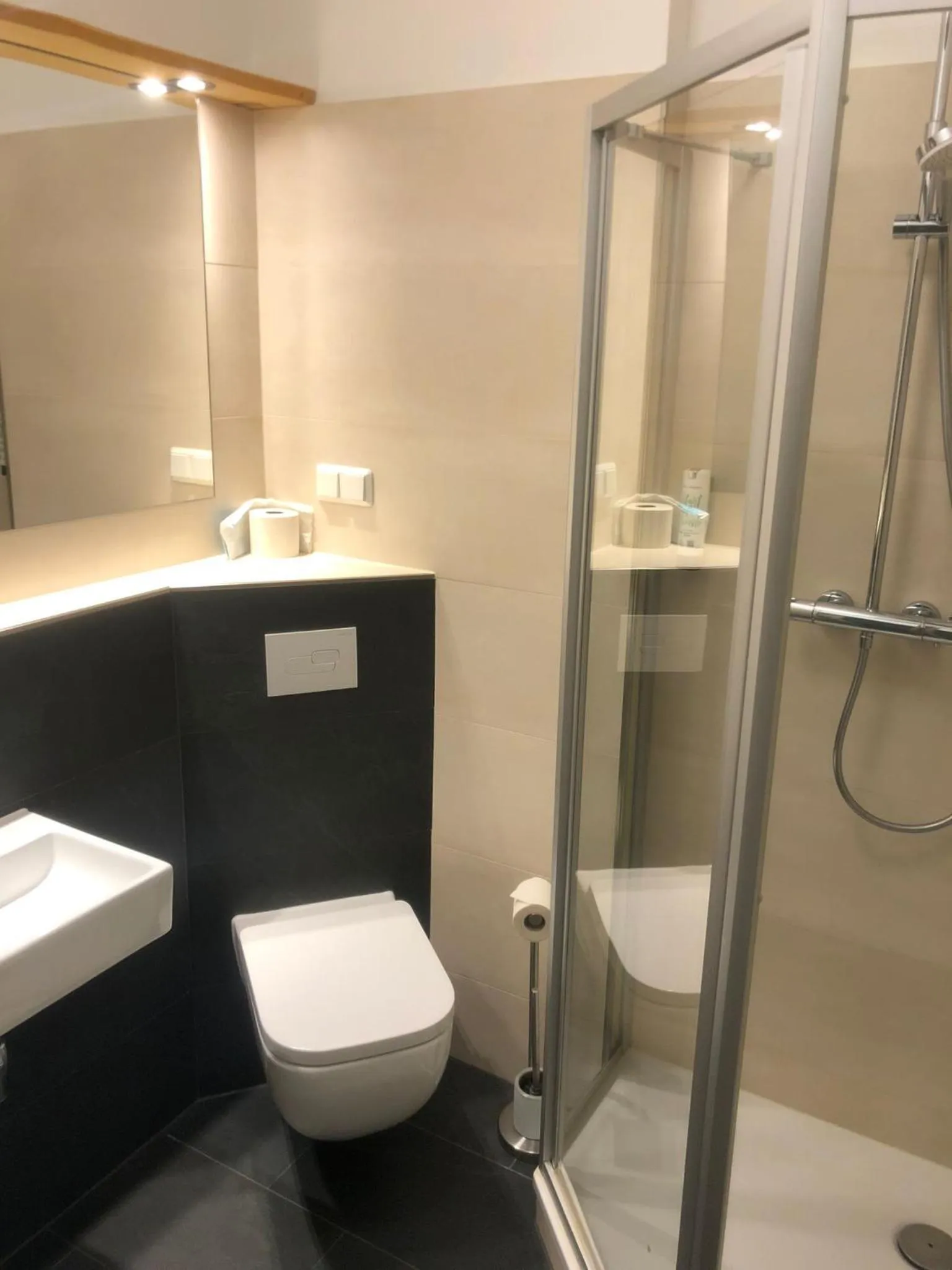 Bathroom in Waldhotel am See Berlin-Schmöckwitz