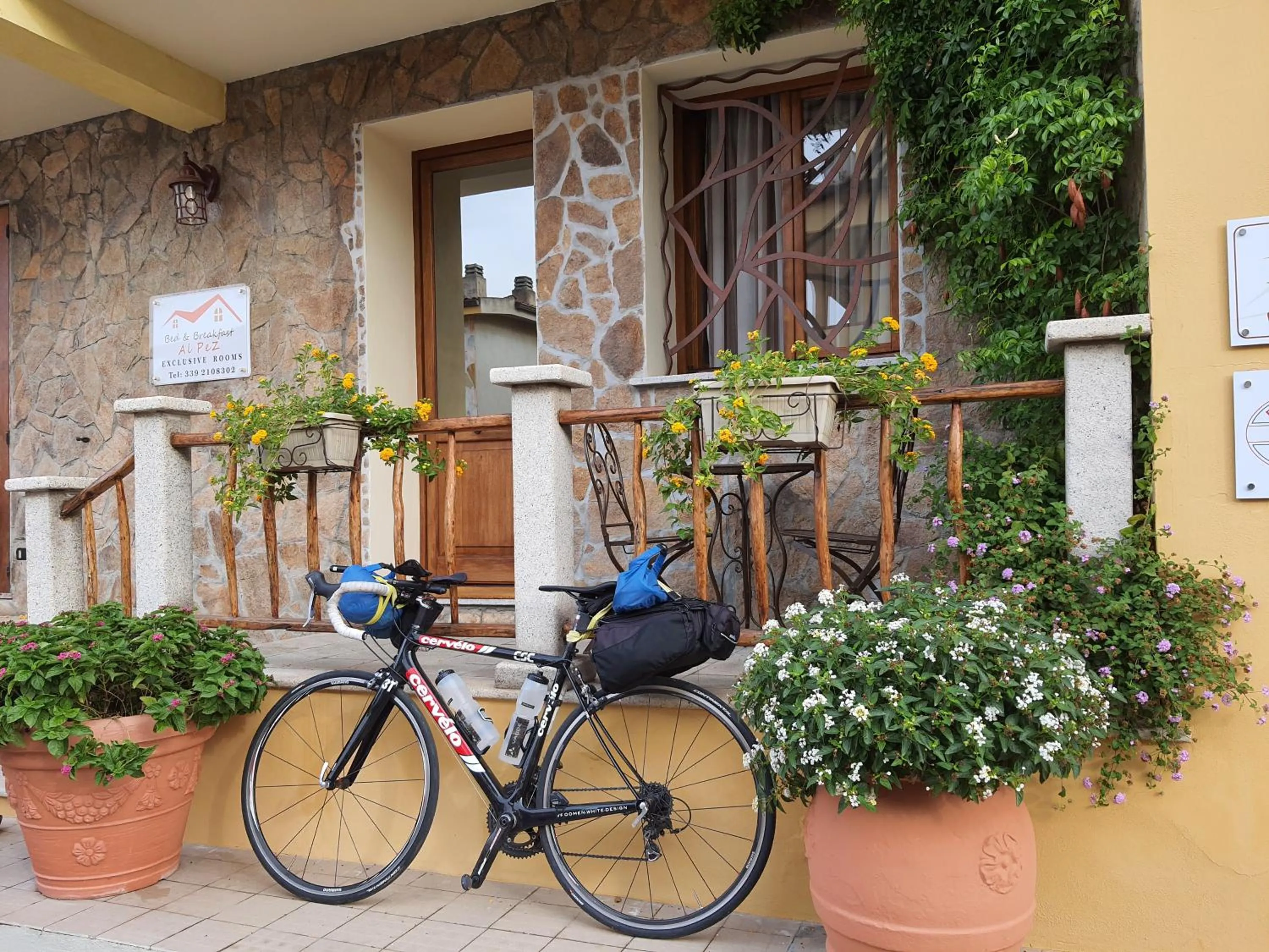 Cycling in AL PEZ exclusive rooms