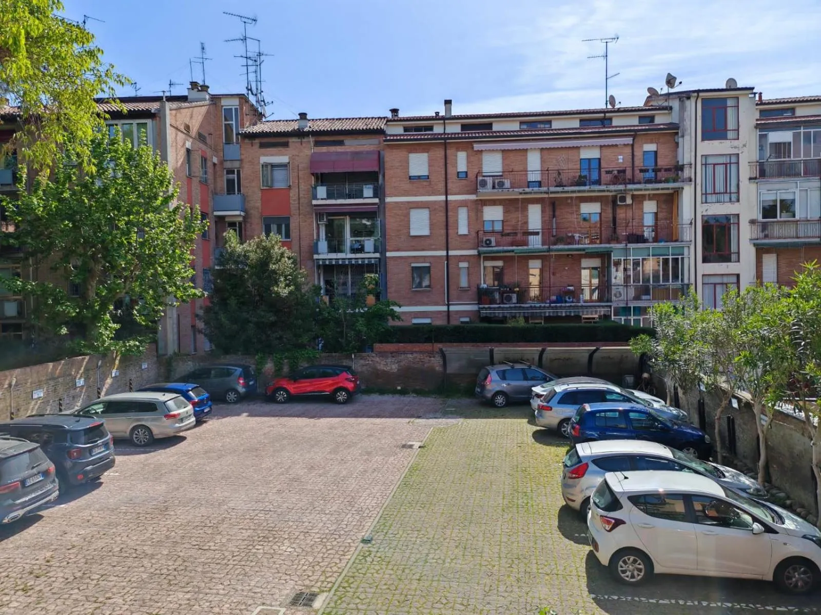 Parking in Alkimia Smart Rooms