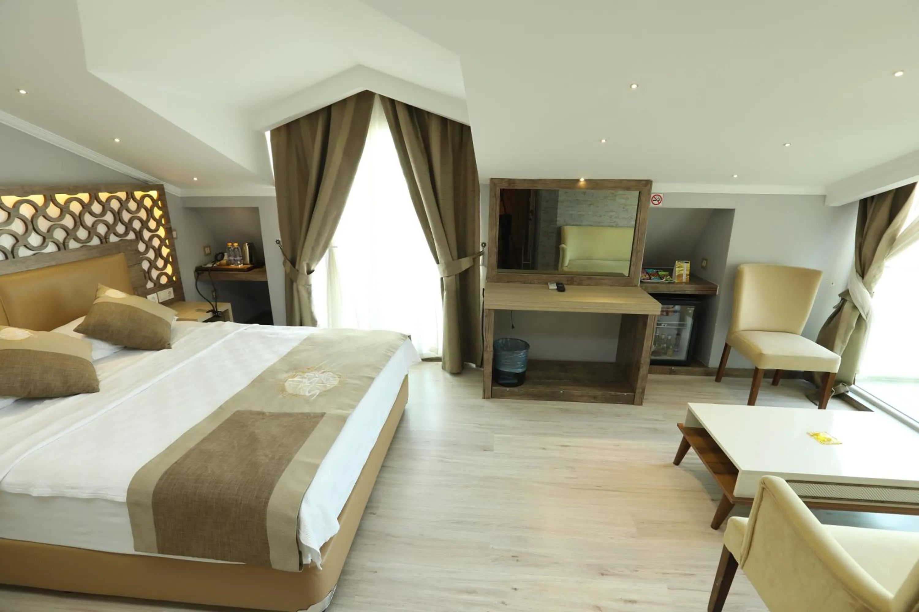 Bed in Unluselek Hotel