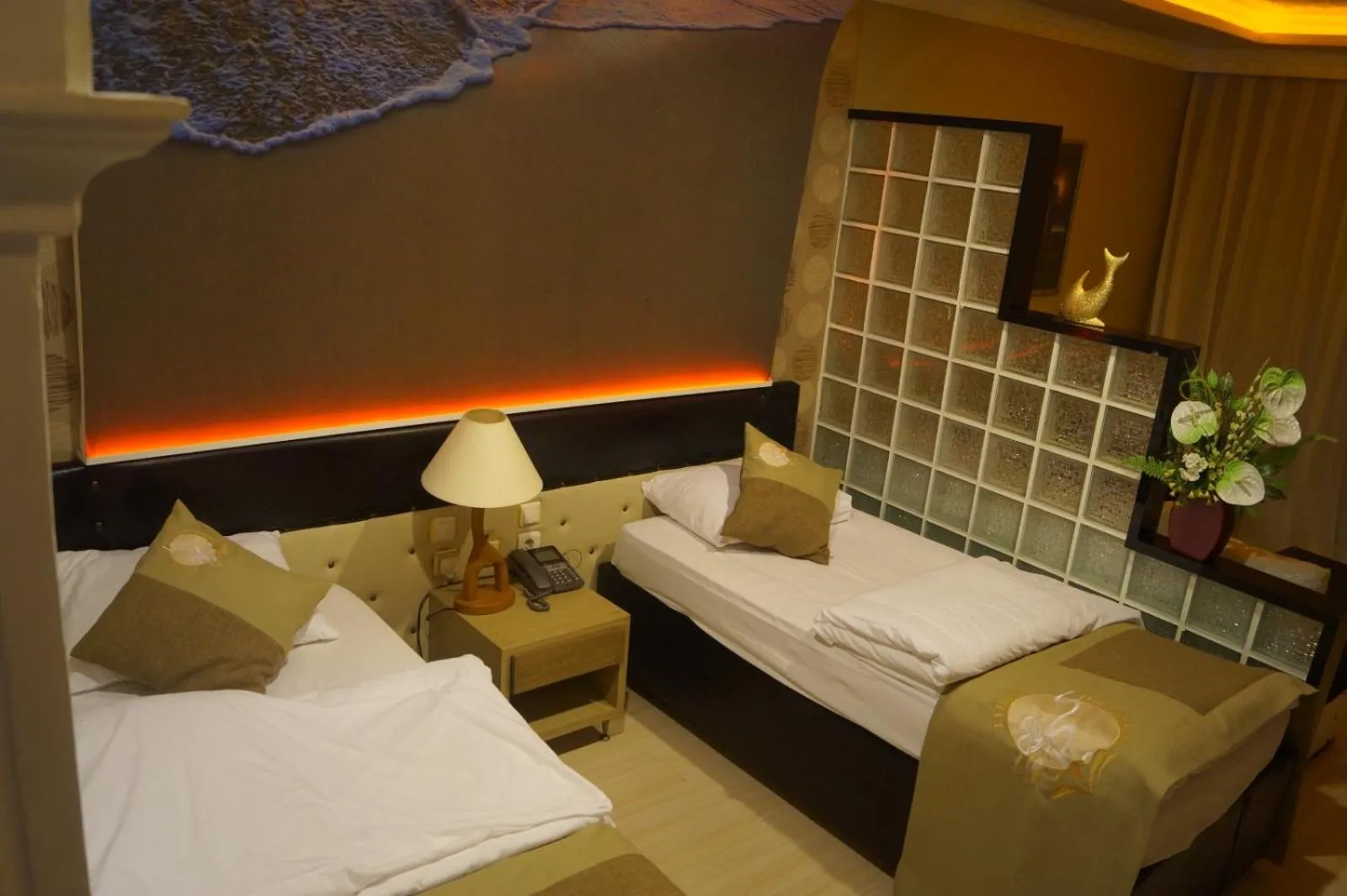 Bed in Unluselek Hotel