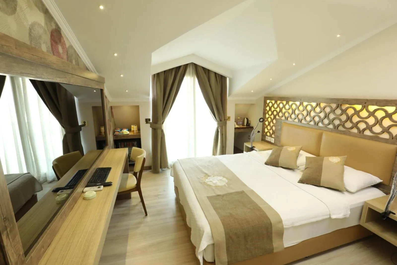 Bed in Unluselek Hotel