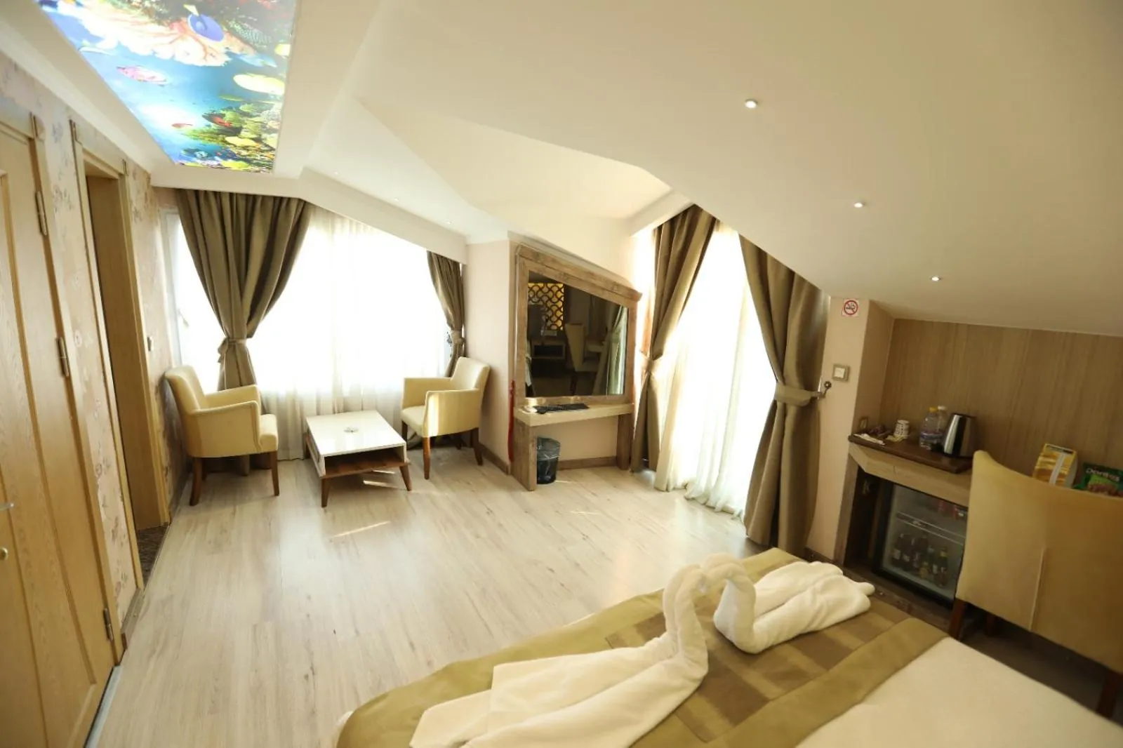 Bed in Unluselek Hotel