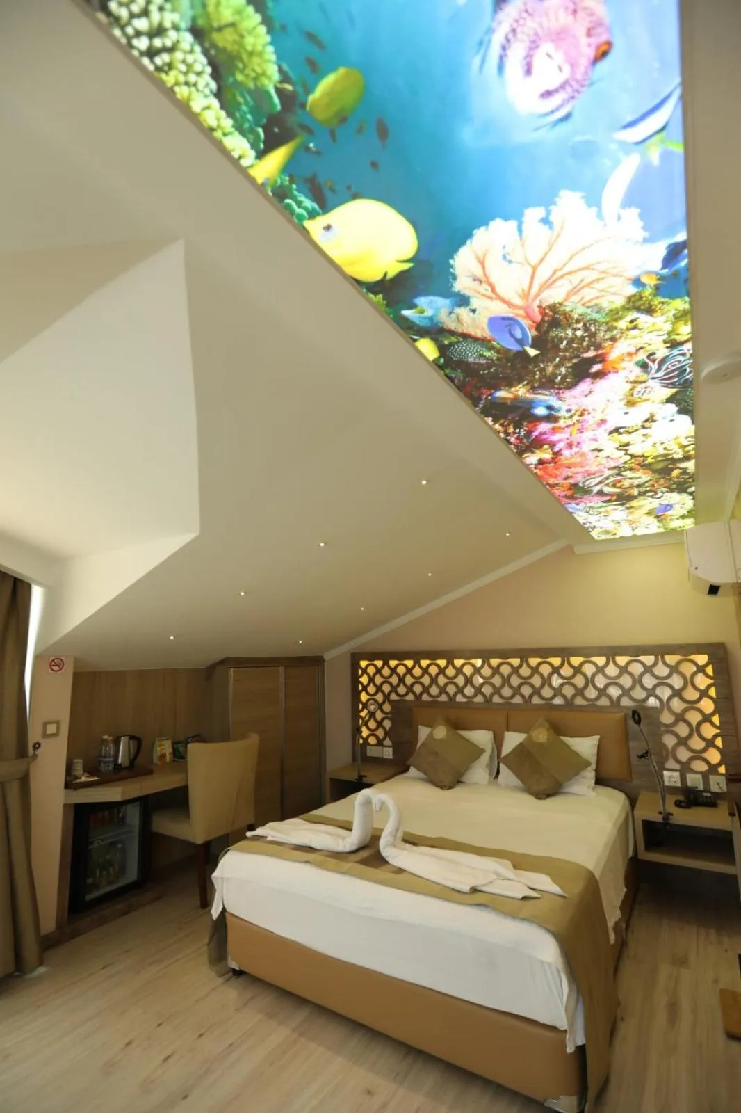 Bed in Unluselek Hotel