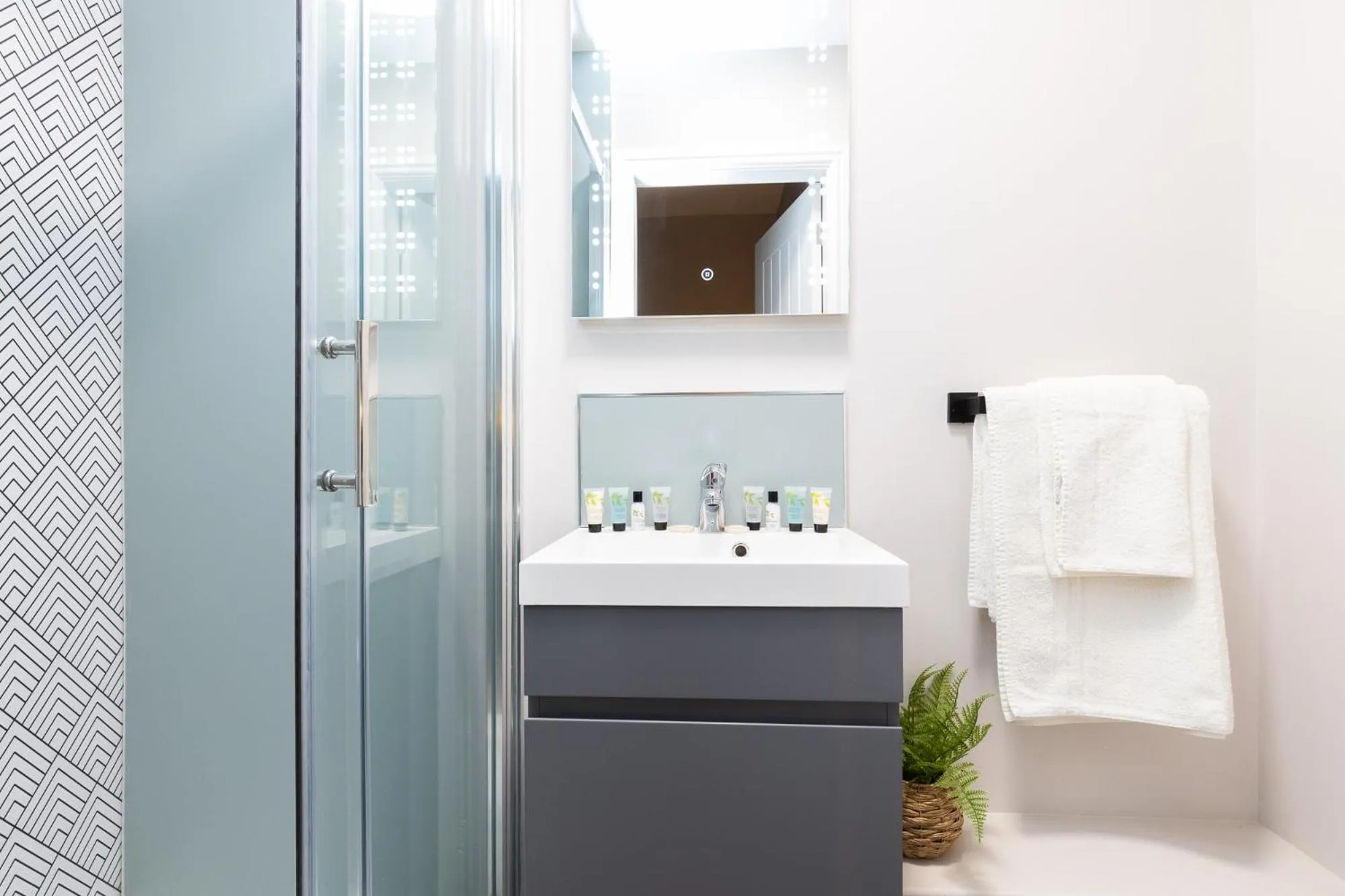 Bathroom in The Clarence Gardens Hotel, BW Signature Collection