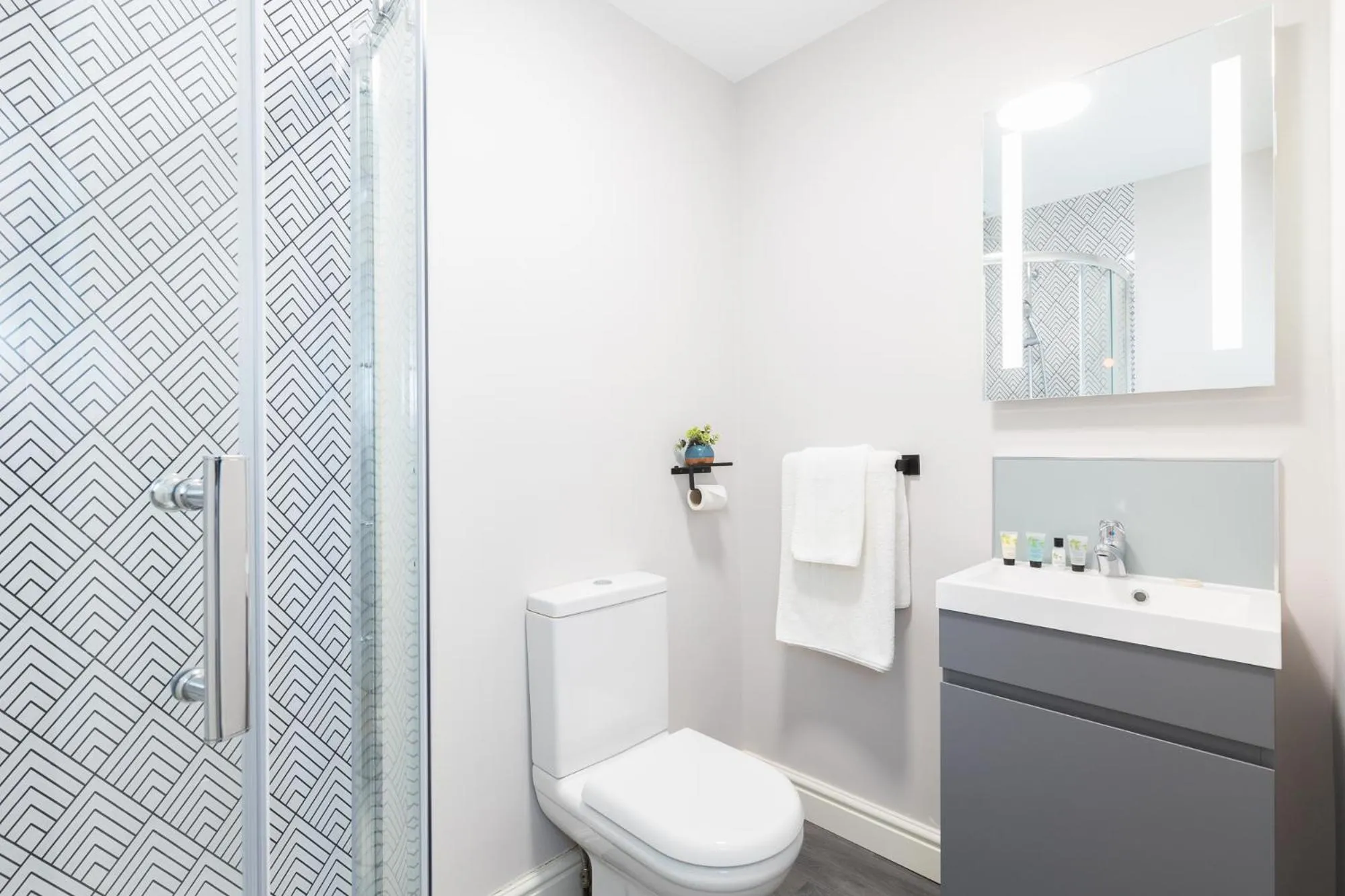 Bathroom in The Clarence Gardens Hotel, BW Signature Collection