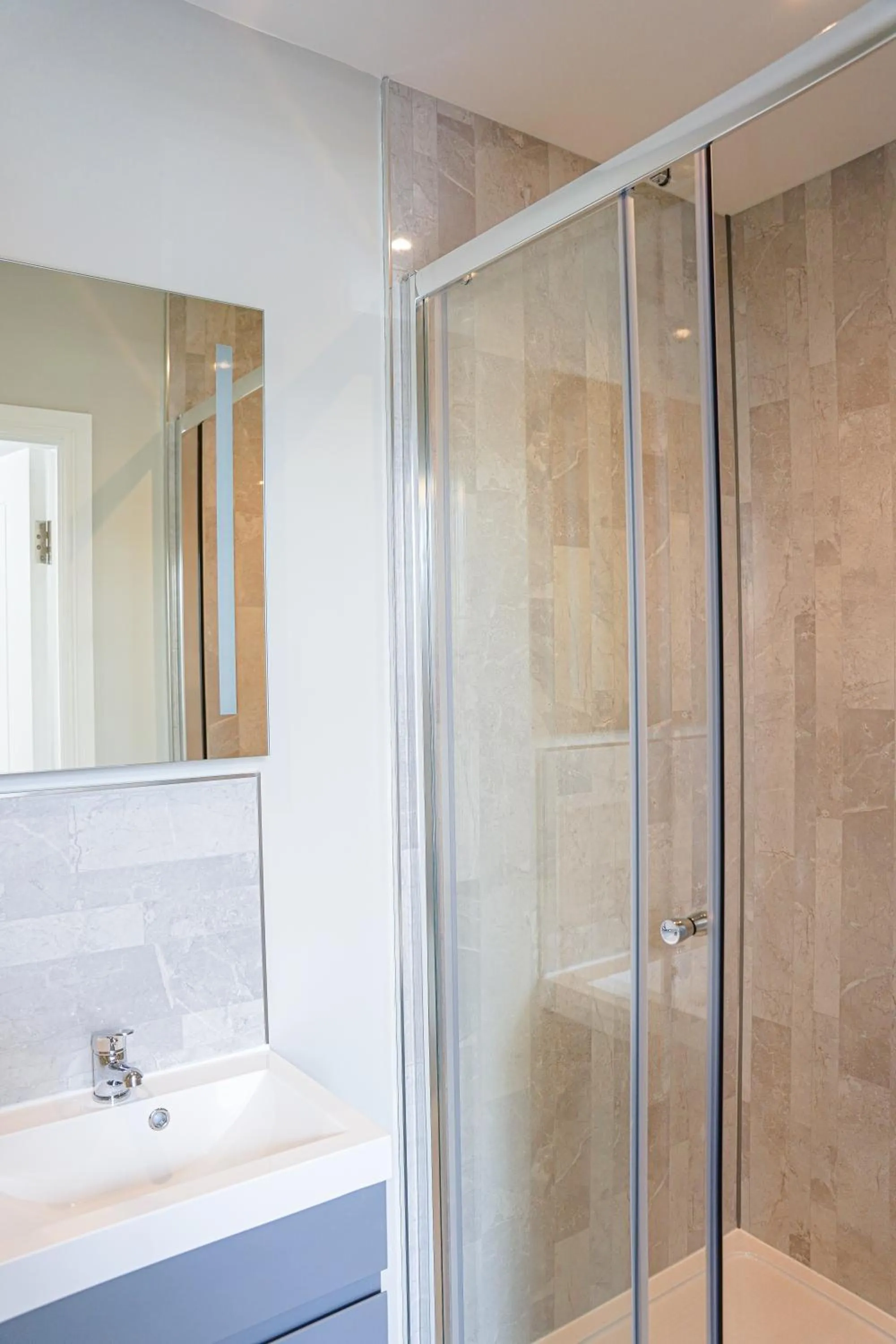 Shower in The Clarence Gardens Hotel, BW Signature Collection