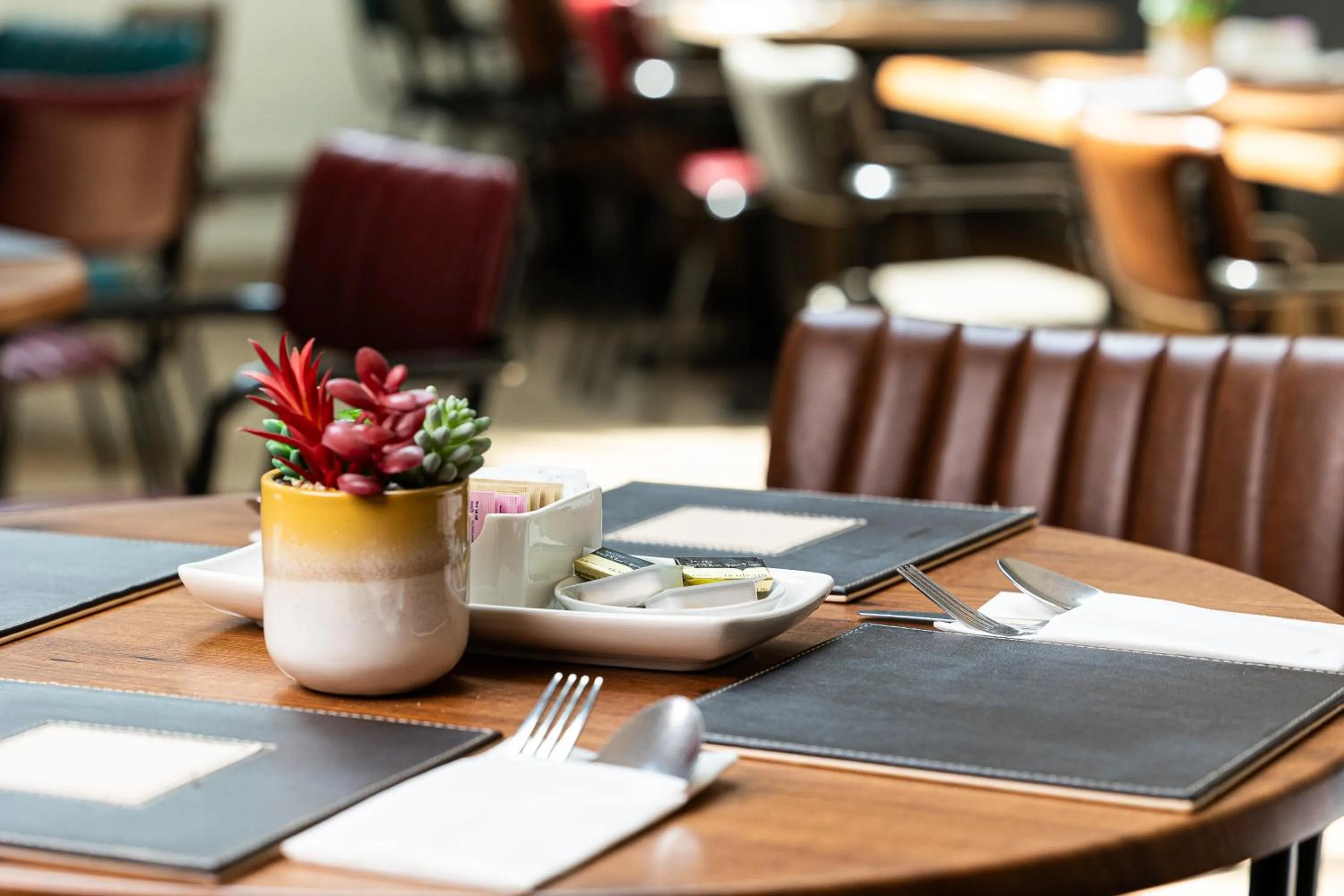 Restaurant/places to eat in The Clarence Gardens Hotel, BW Signature Collection