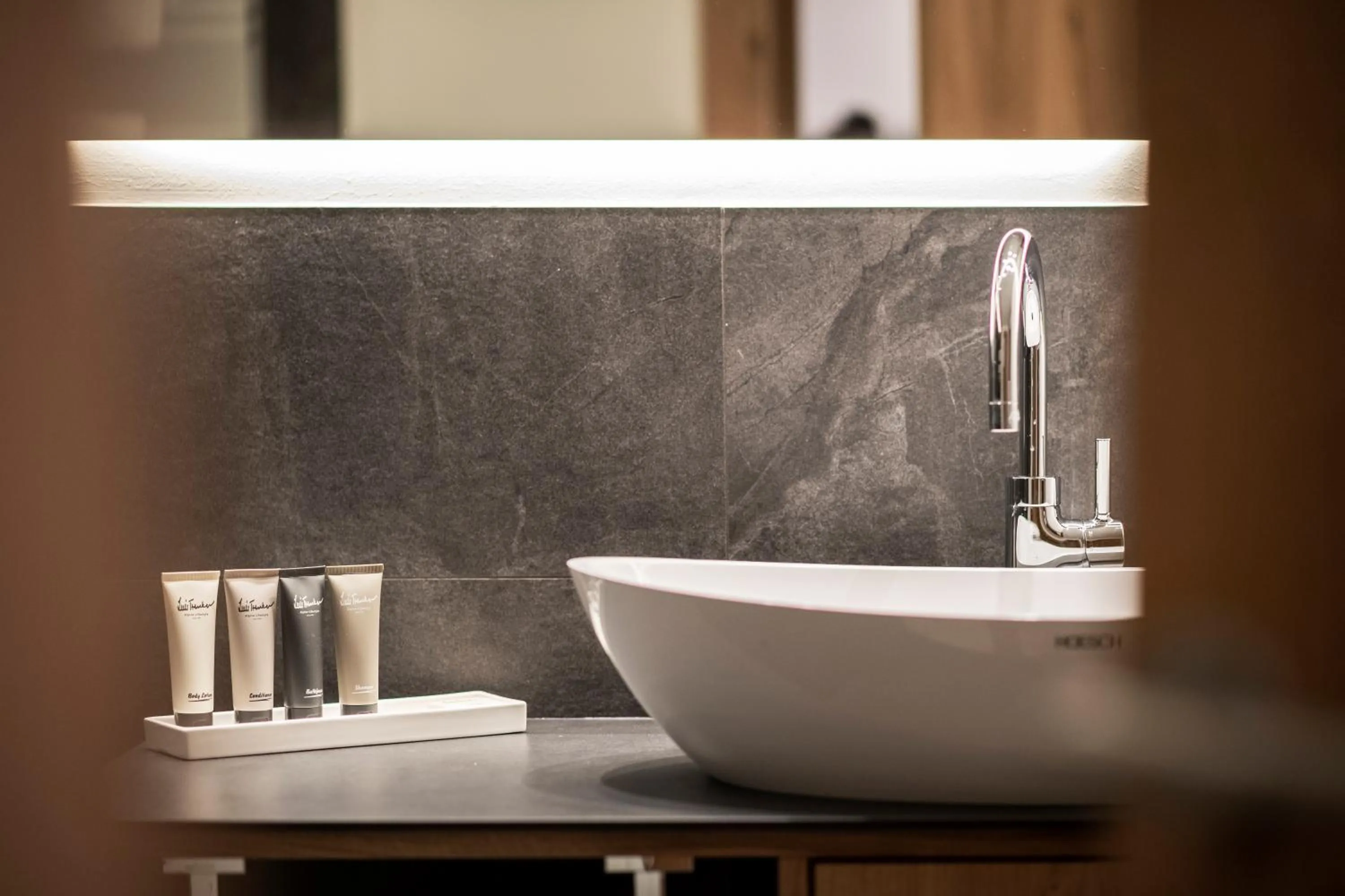 Shower in Hotel Simpaty