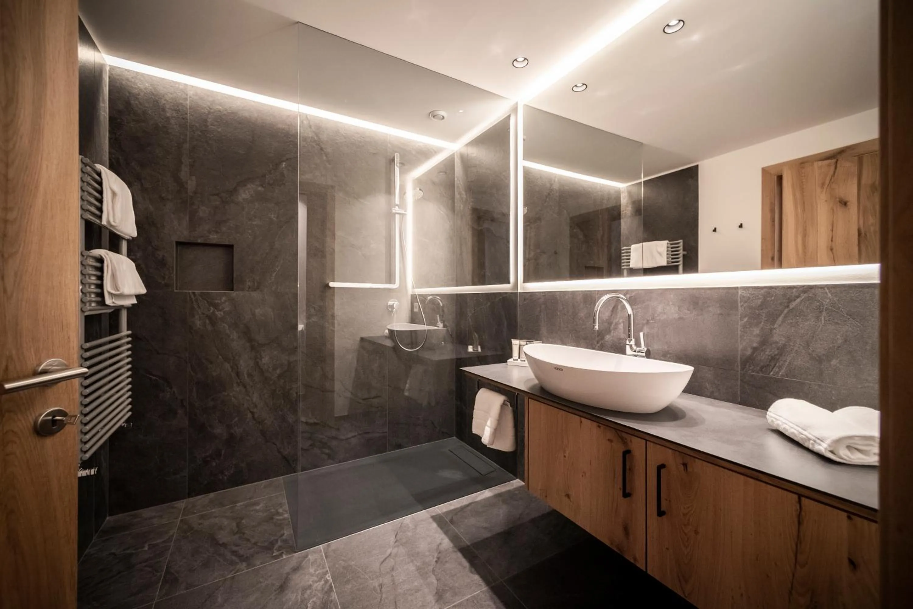 Shower in Hotel Simpaty