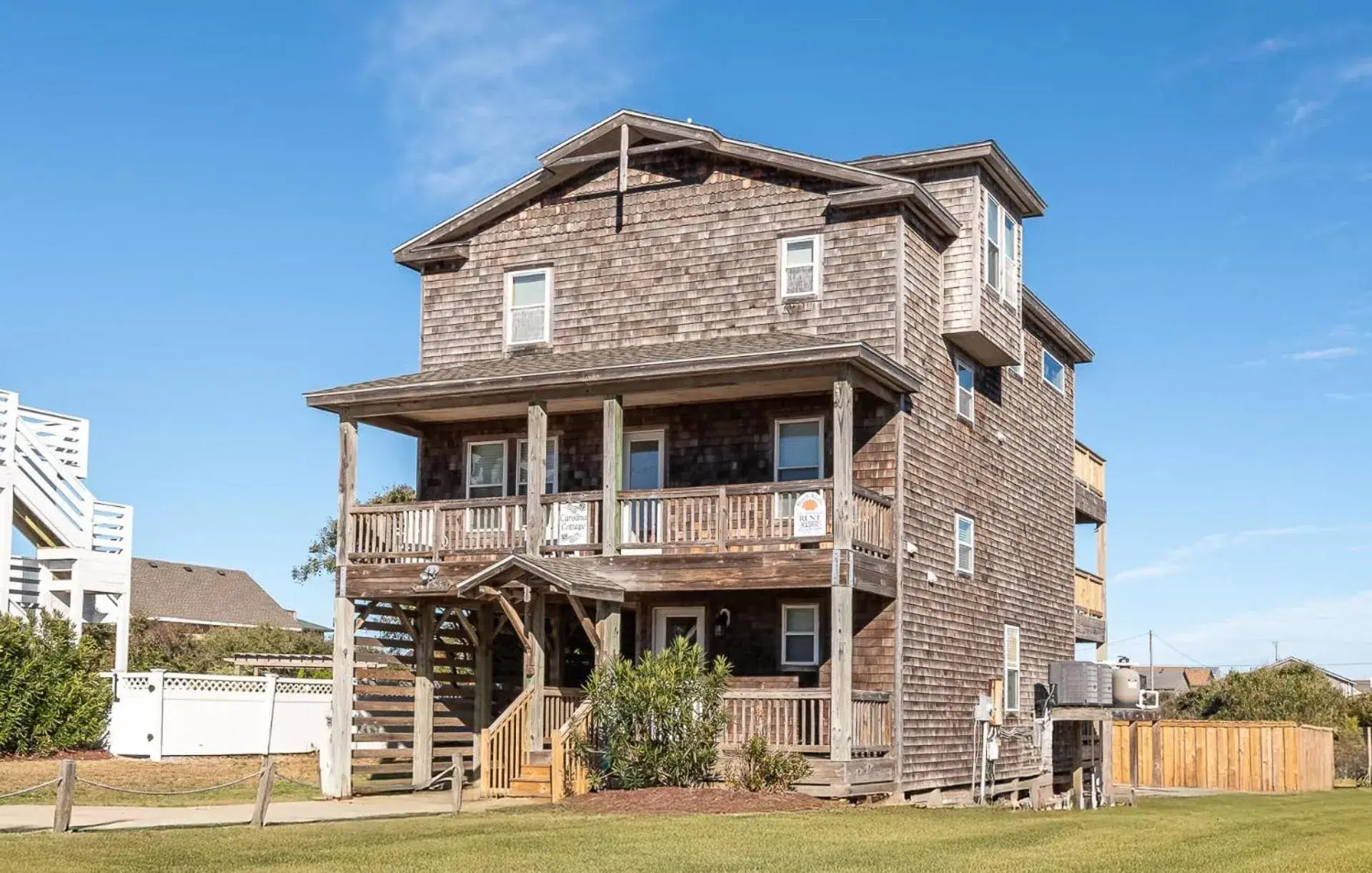 Carolina Cottage - Kitty Hawk, Oceanside, Walk to Beach, Pool, Hot Tub, Pool Table Carolina Cottage - Kitty Hawk, Oceanside, Walk to Beach, Pool, Hot Tub, Pool Table