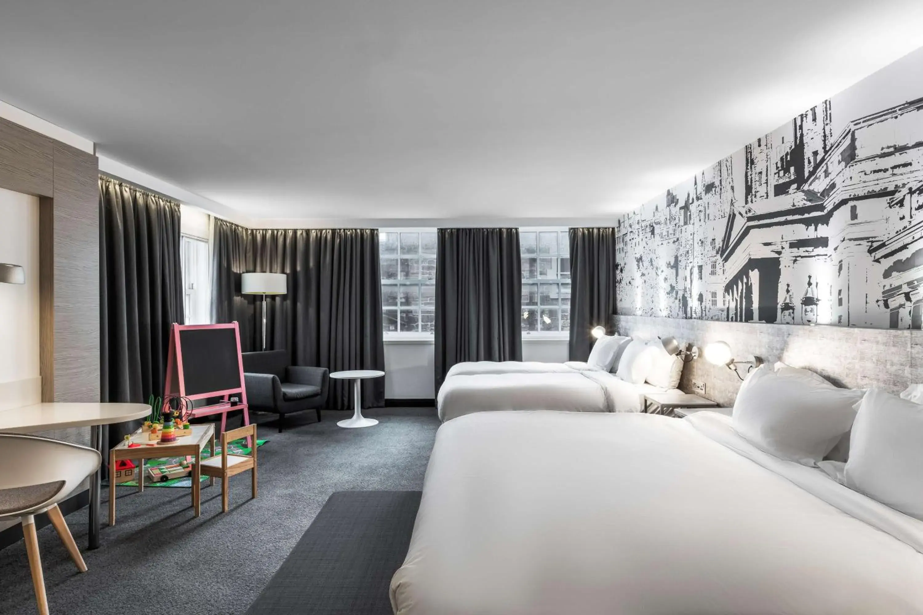 Family Room in Radisson Blu Hotel, Edinburgh City Centre Family Room in Radisson Blu Hotel, Edinburgh City Centre