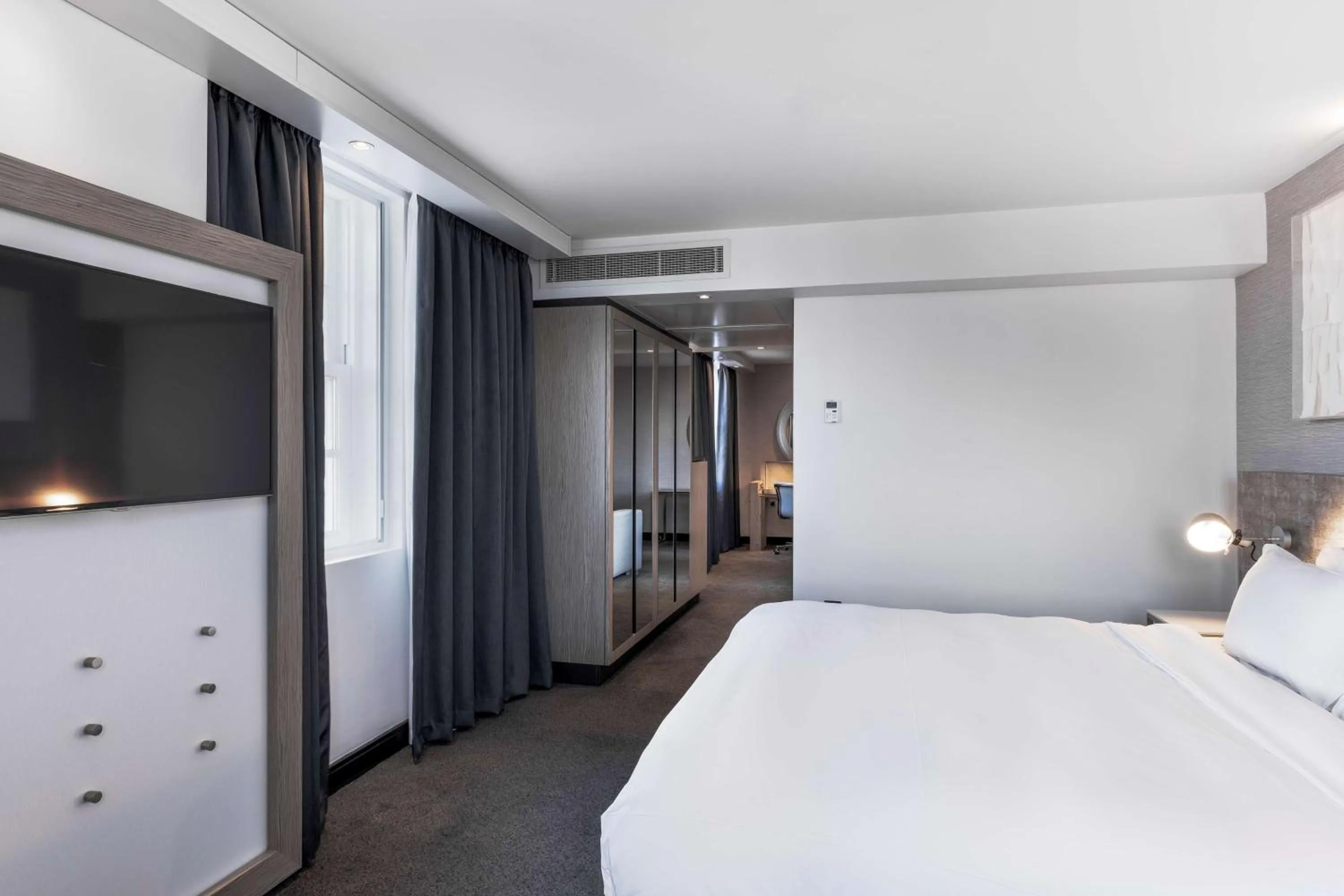 Photo of the whole room, Bed in Radisson Blu Hotel, Edinburgh City Centre