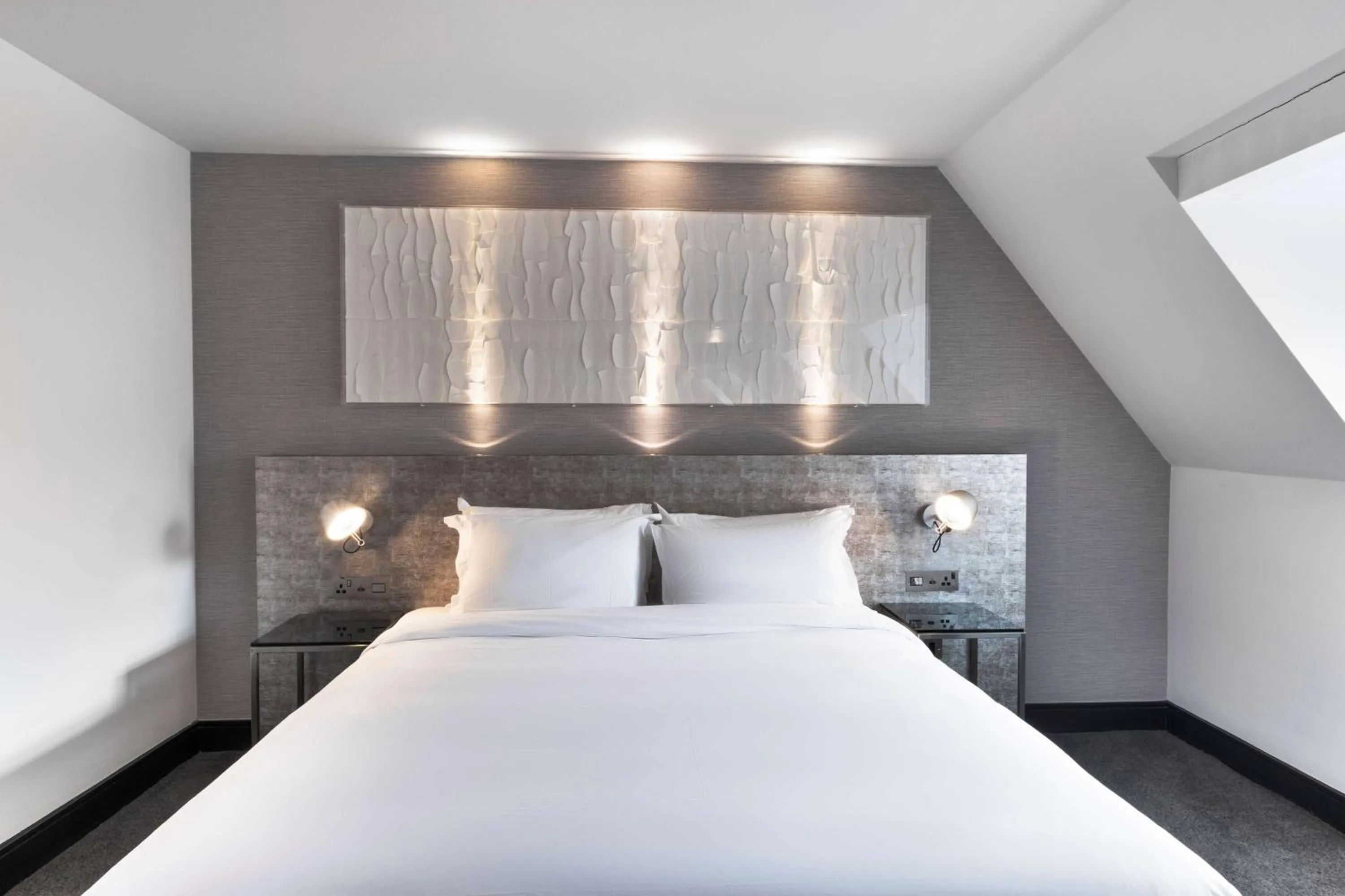 Bedroom, Bed in Radisson Blu Hotel, Edinburgh City Centre