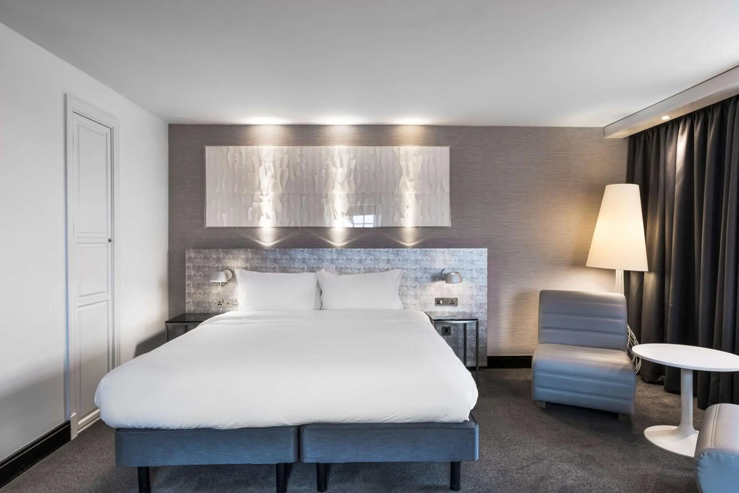 Superior Room with Hill View in Radisson Blu Hotel, Edinburgh City Centre Superior Room with Hill View in Radisson Blu Hotel, Edinburgh City Centre