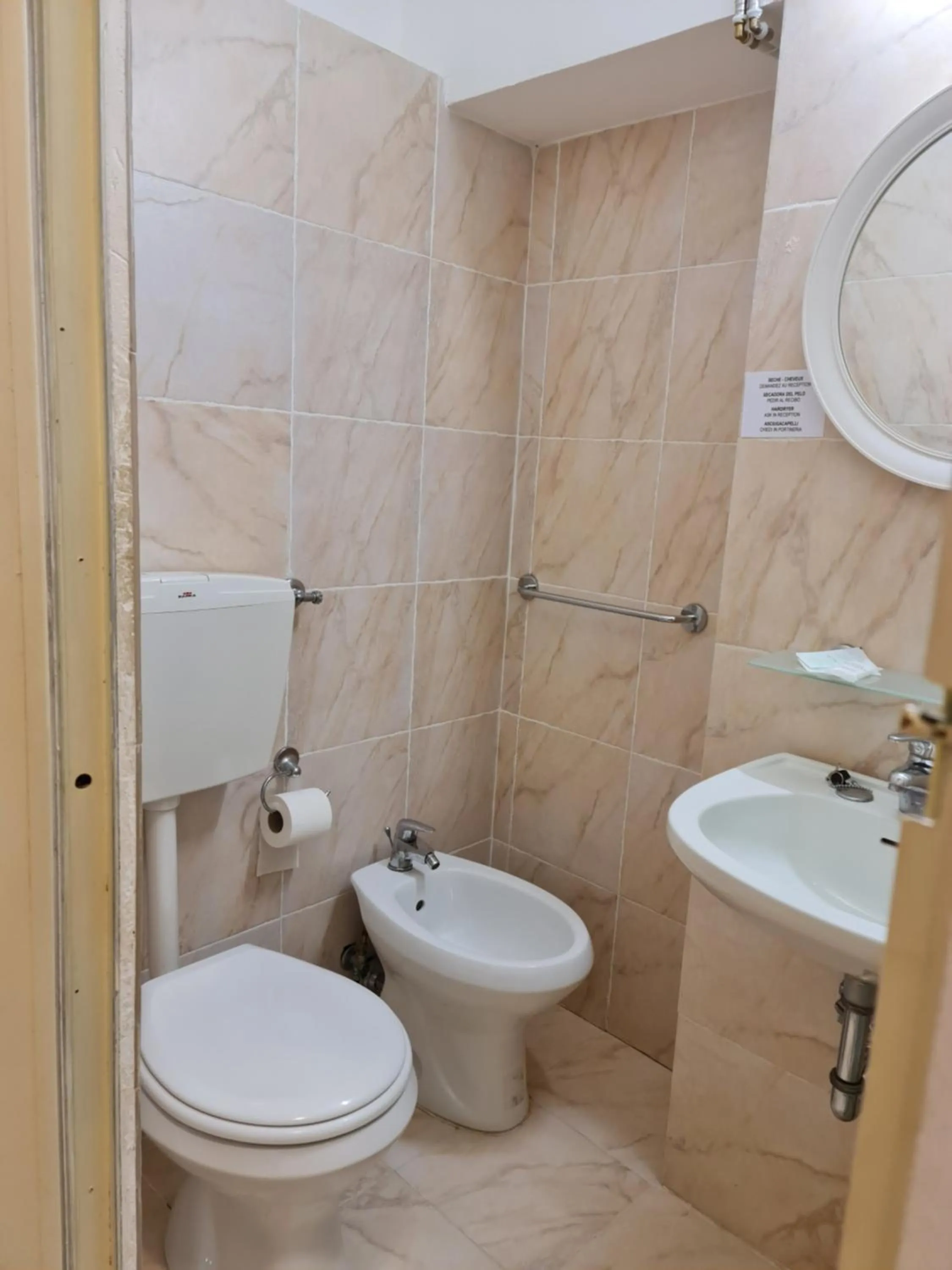 Bathroom in Hotel Genzianella