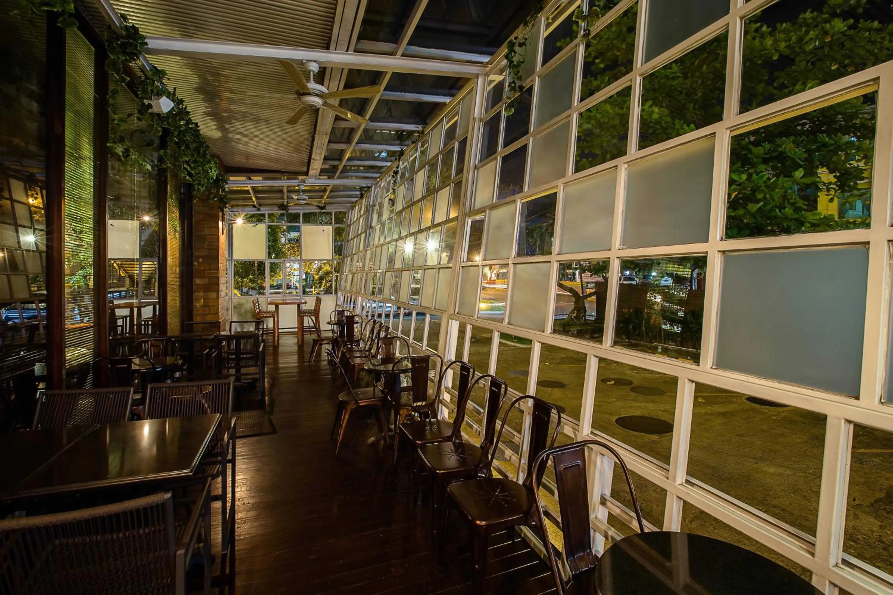 Restaurant/places to eat in The Arista Hotel Palembang