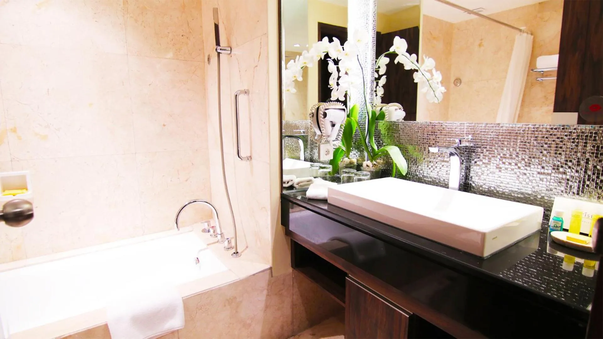 Bath in The Arista Hotel Palembang