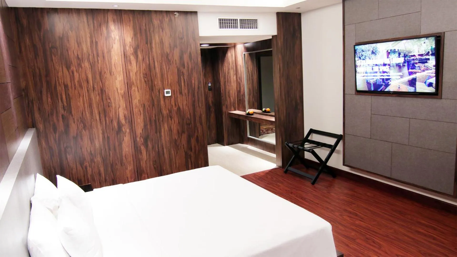 Photo of the whole room, Bed in The Arista Hotel Palembang