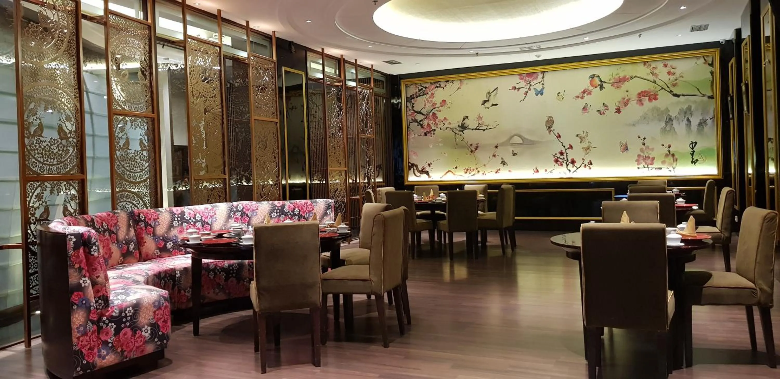 Restaurant/places to eat in The Arista Hotel Palembang