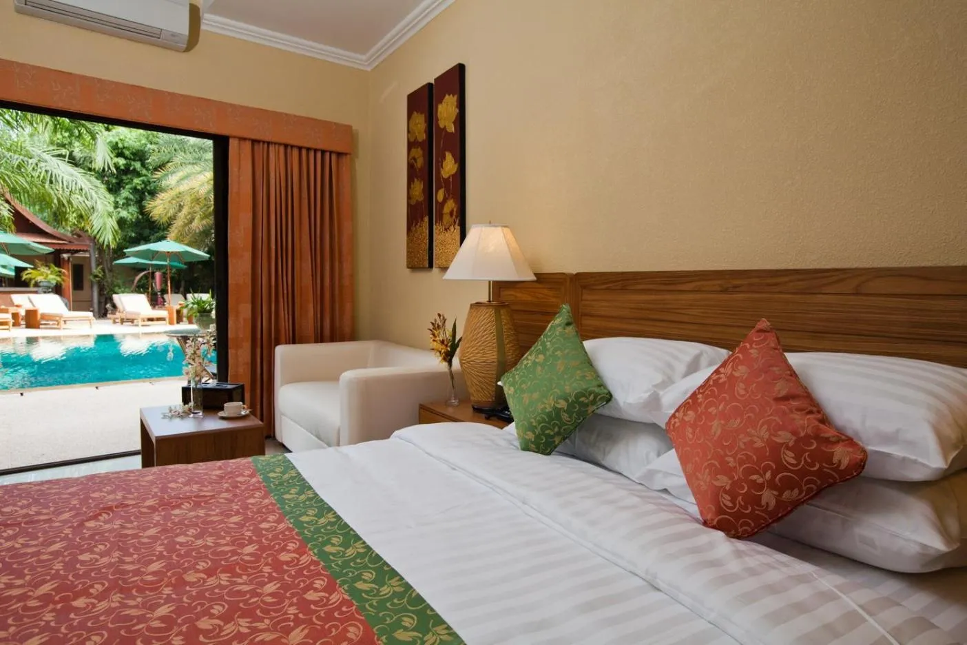 Seating area, Bed in Baan Souy Resort