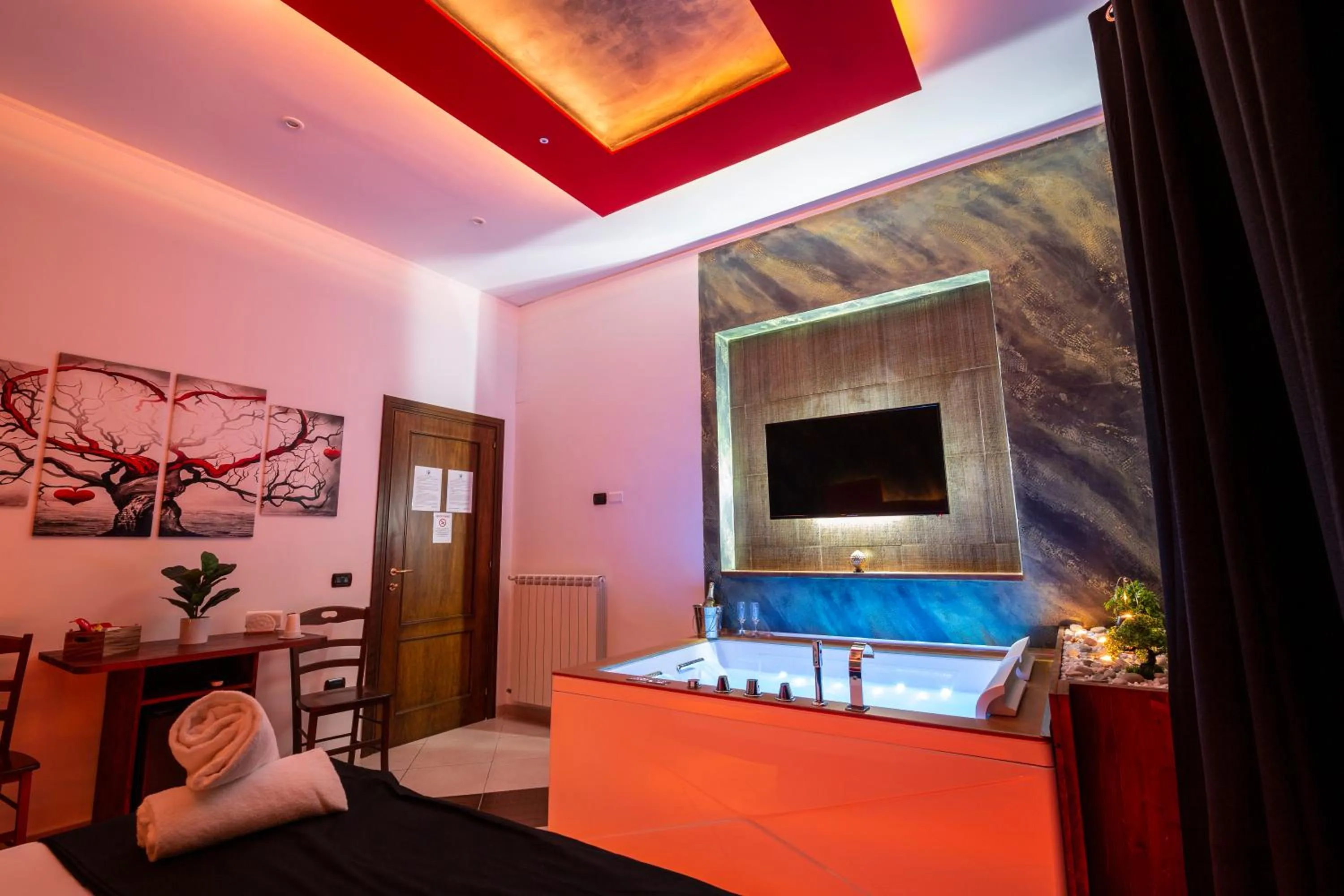 Bed in Pompei Luxury Rooms