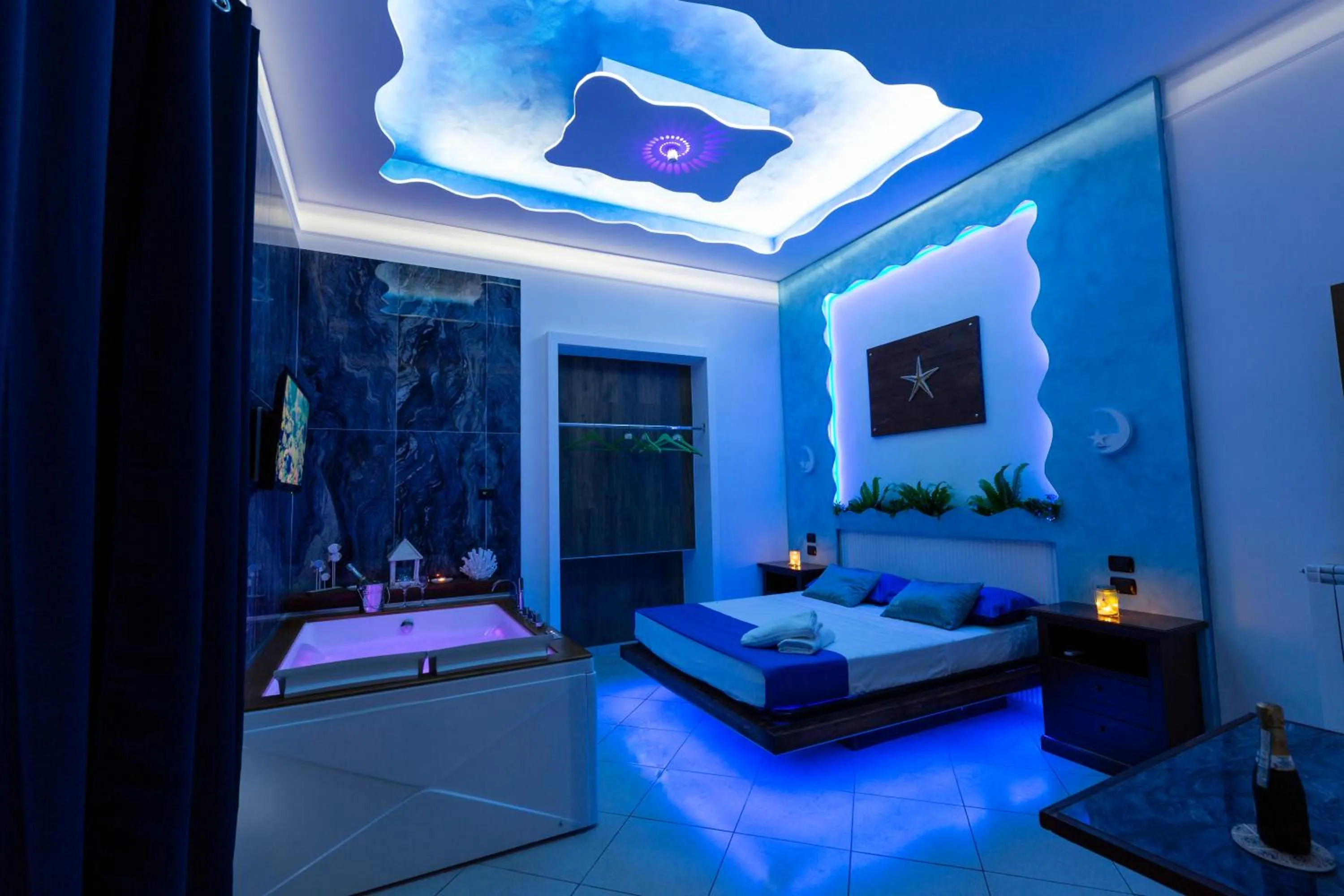 Bed in Pompei Luxury Rooms