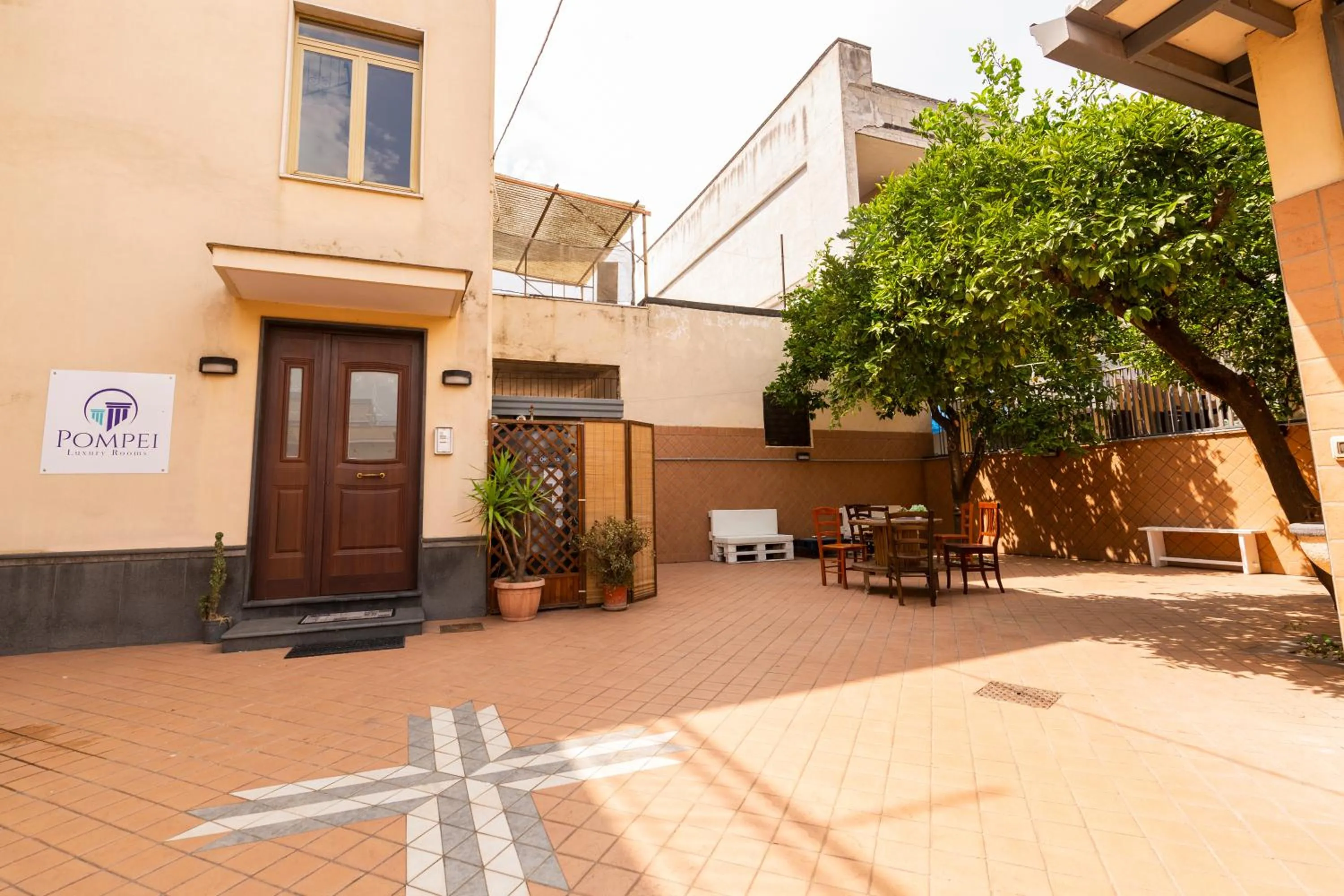 Parking in Pompei Luxury Rooms