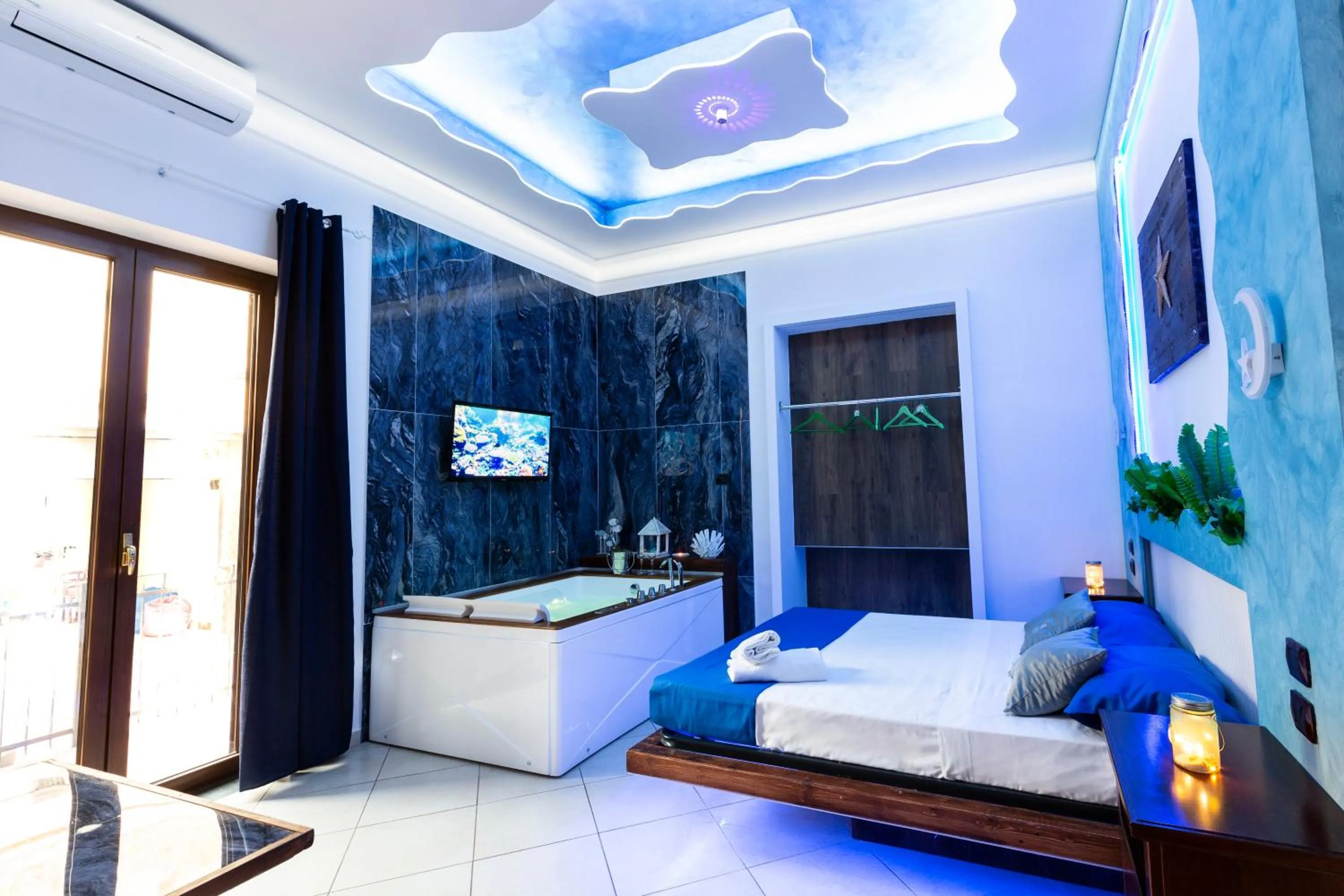 Bed in Pompei Luxury Rooms