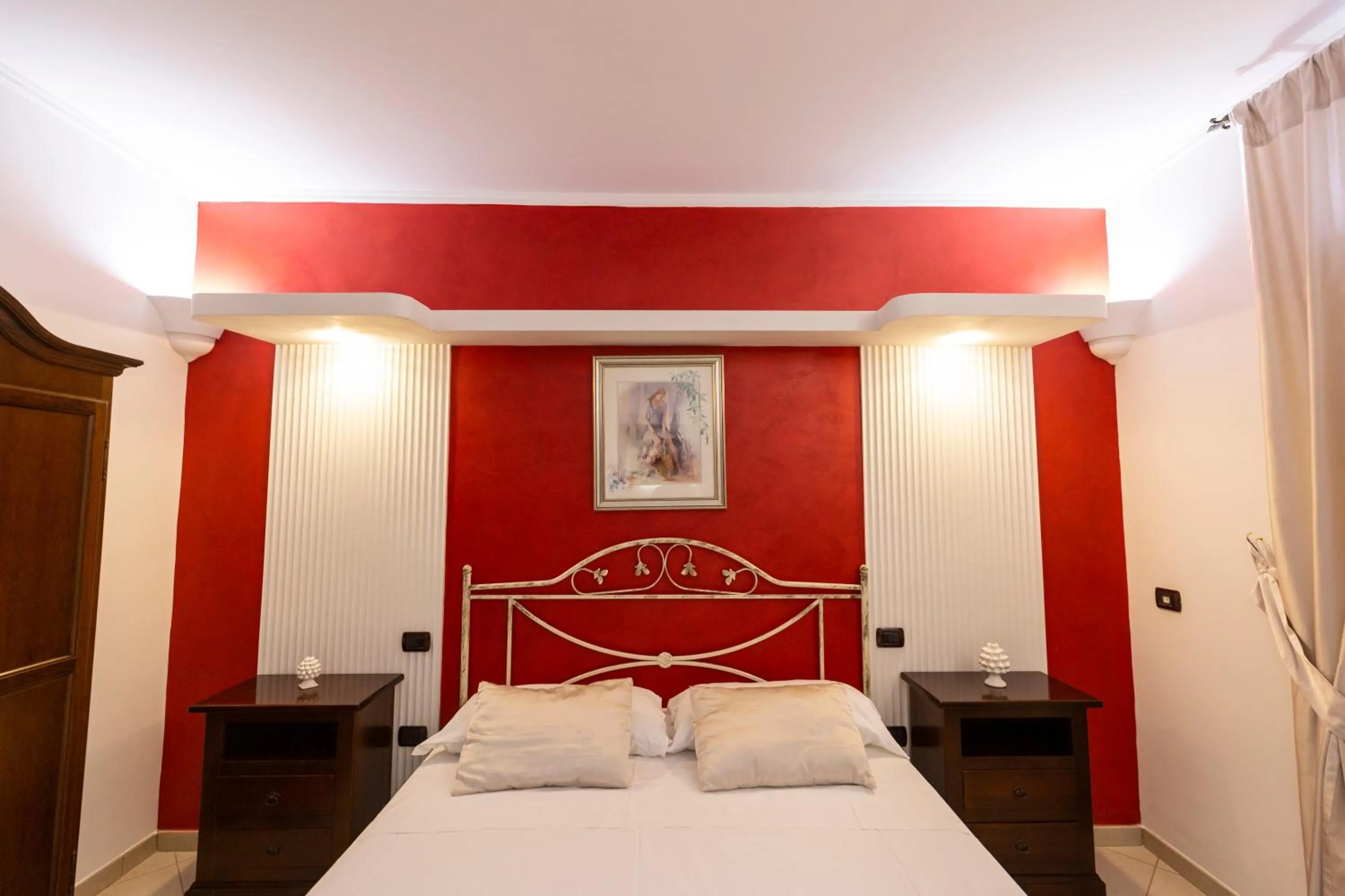 Bed in Pompei Luxury Rooms