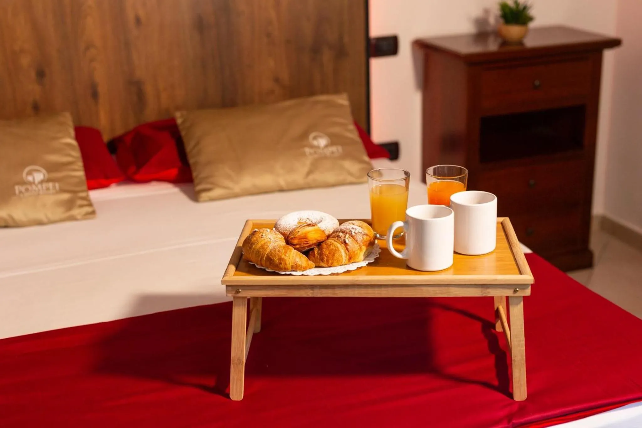 Breakfast, Bed in Pompei Luxury Rooms