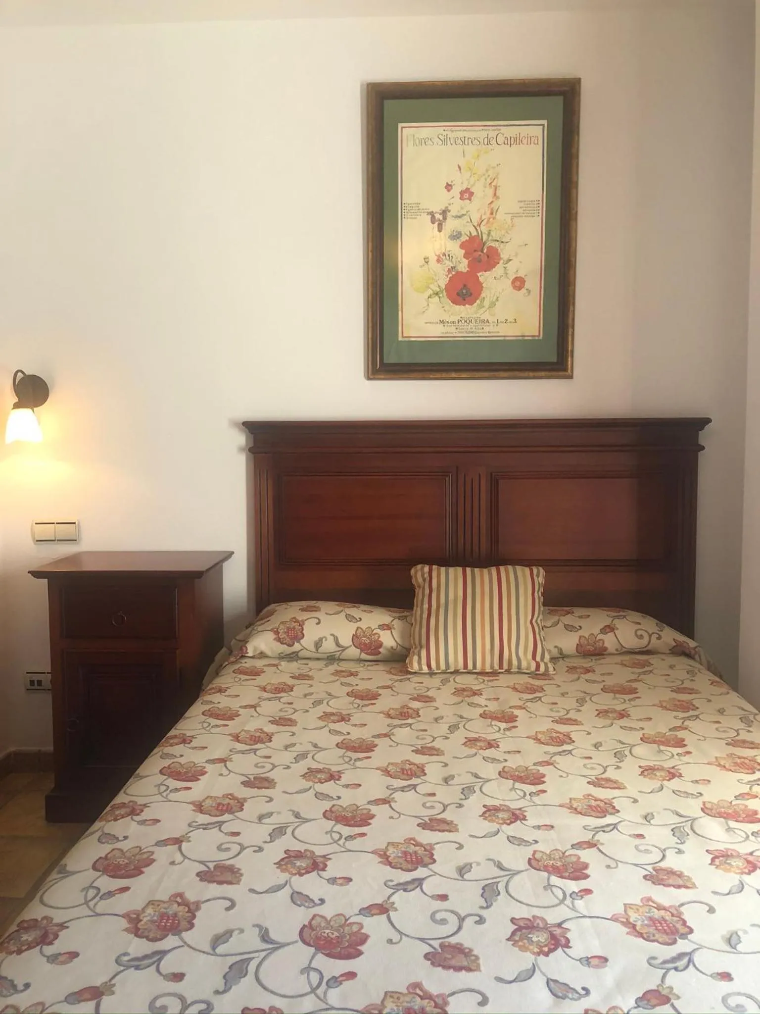 Photo of the whole room, Bed in Hotel Rural Poqueira II
