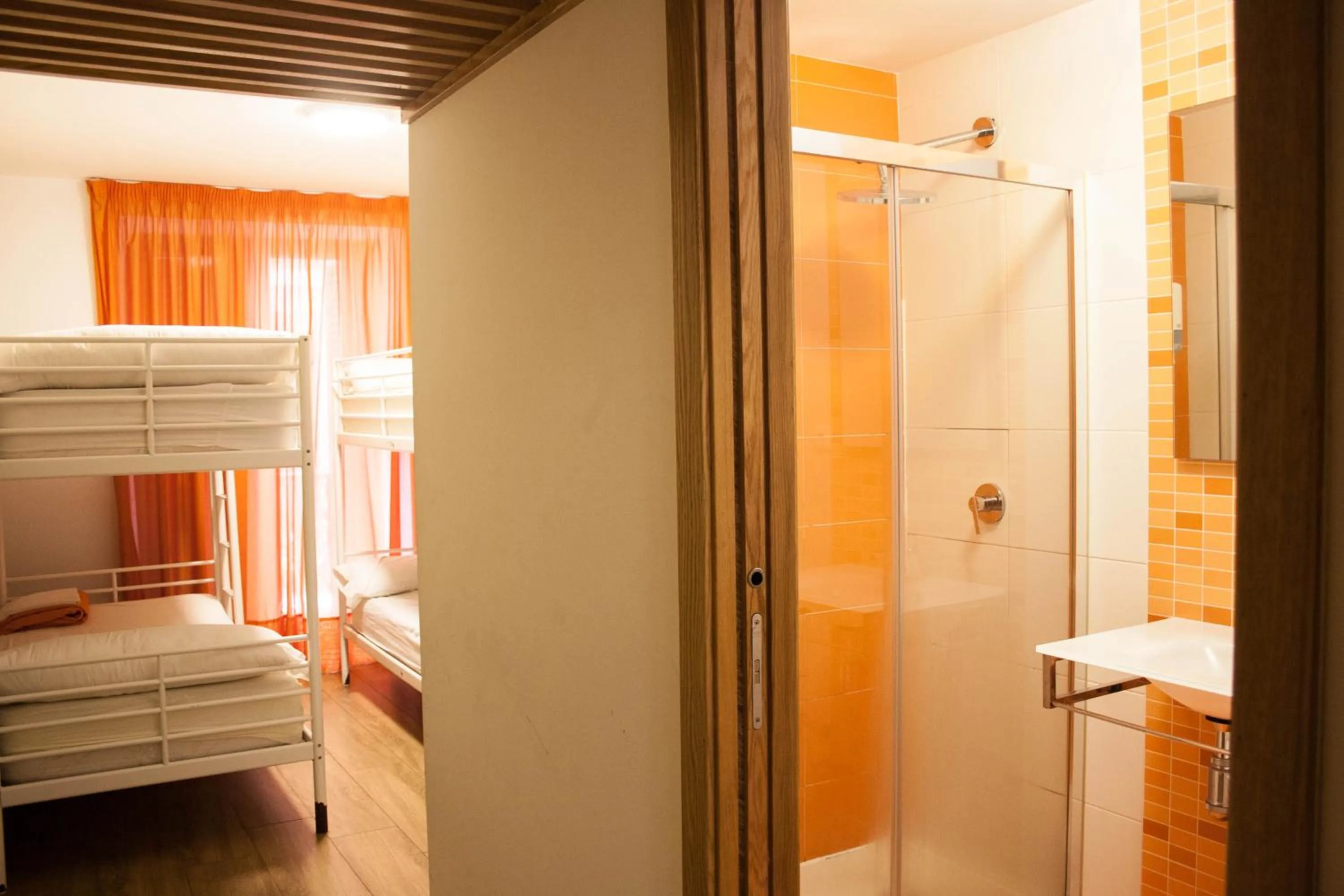 Photo of the whole room in Pensión San Fermín