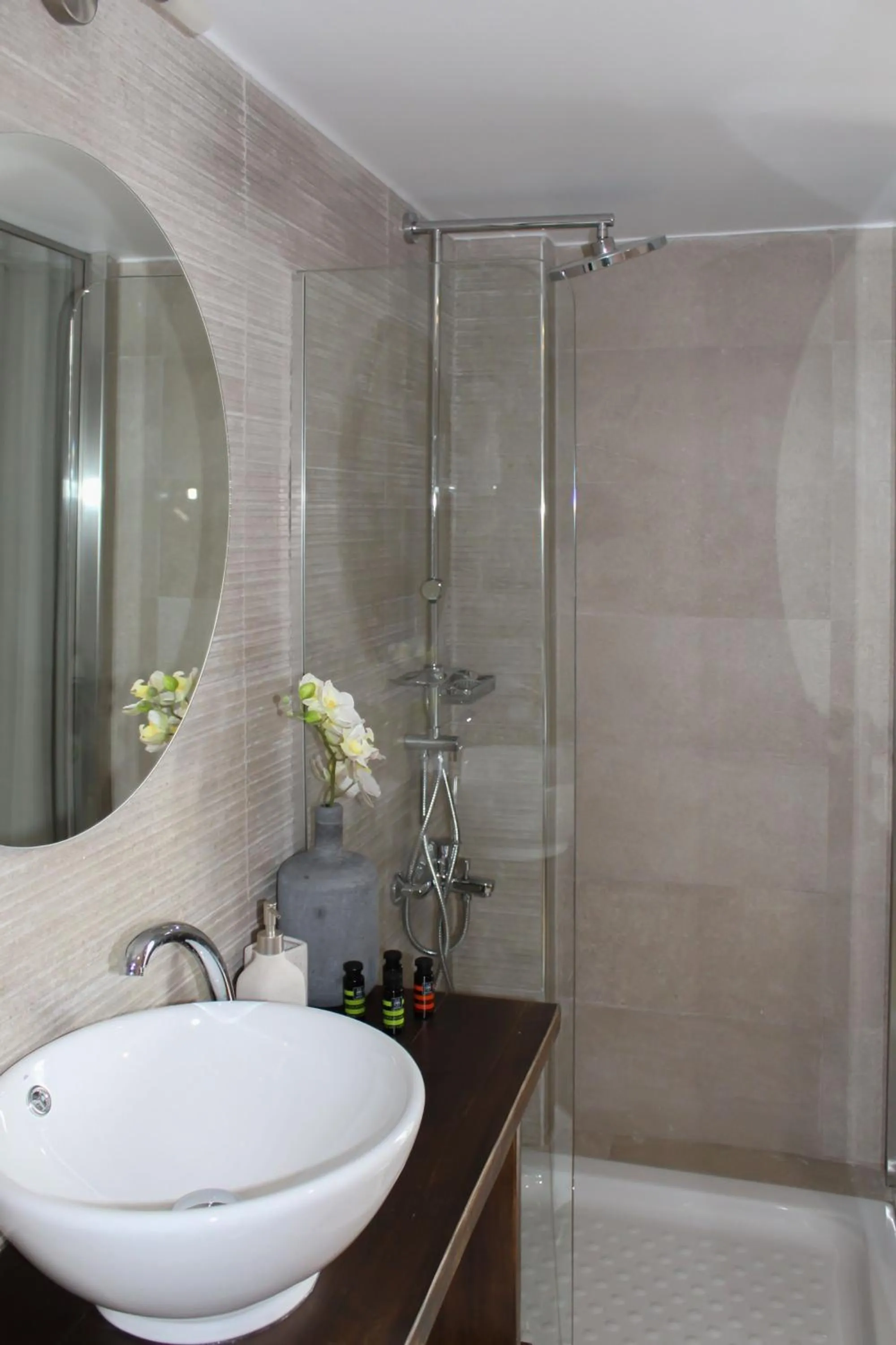 Shower in Kalamata Art Rooms