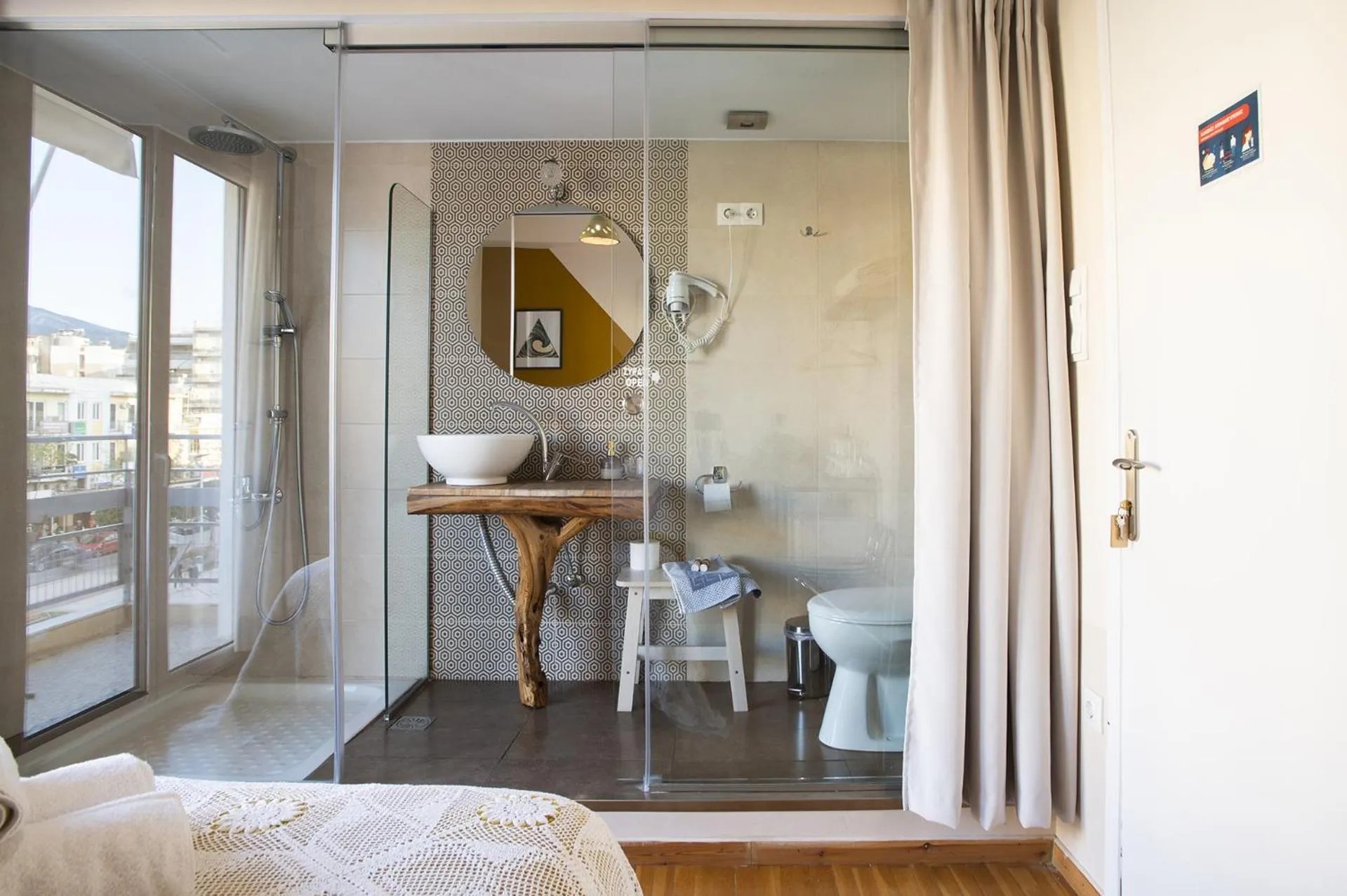 Shower, Bed in Kalamata Art Rooms