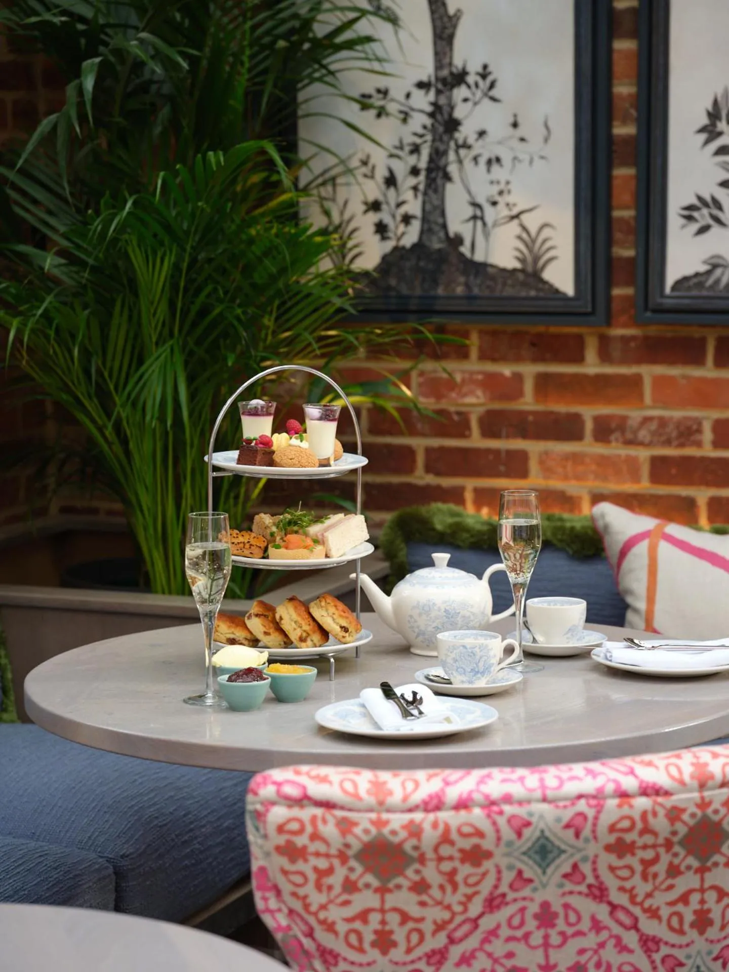 Restaurant/places to eat in Stanwell House