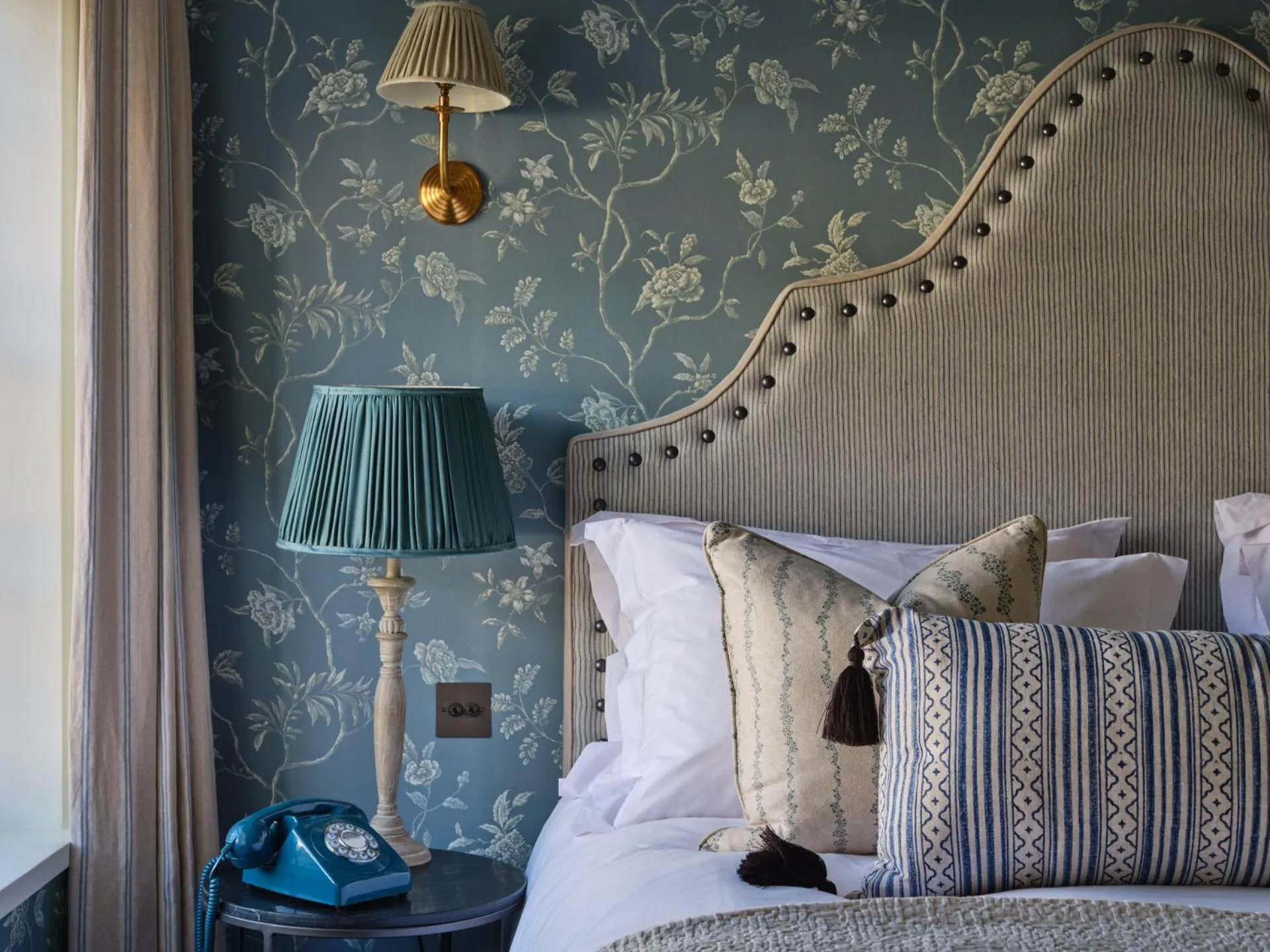 Bedroom, Bed in Stanwell House