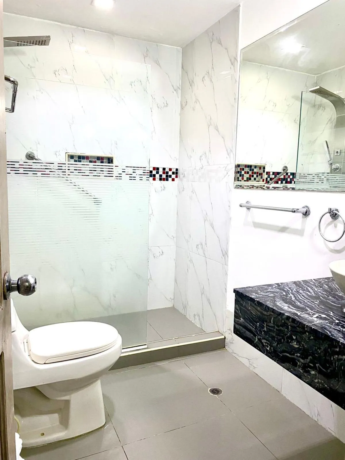 Shower in Hotel Yivinaca