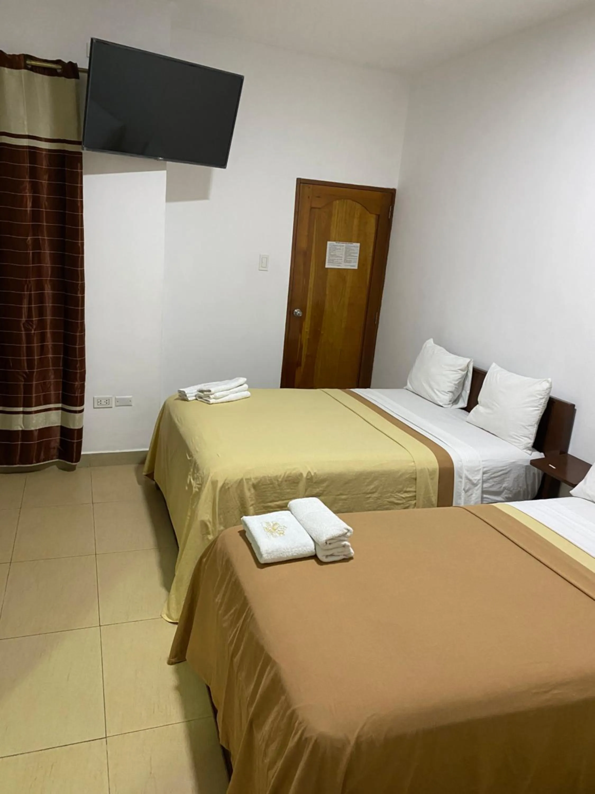 Photo of the whole room, Bed in Fitzcarrald Hotel