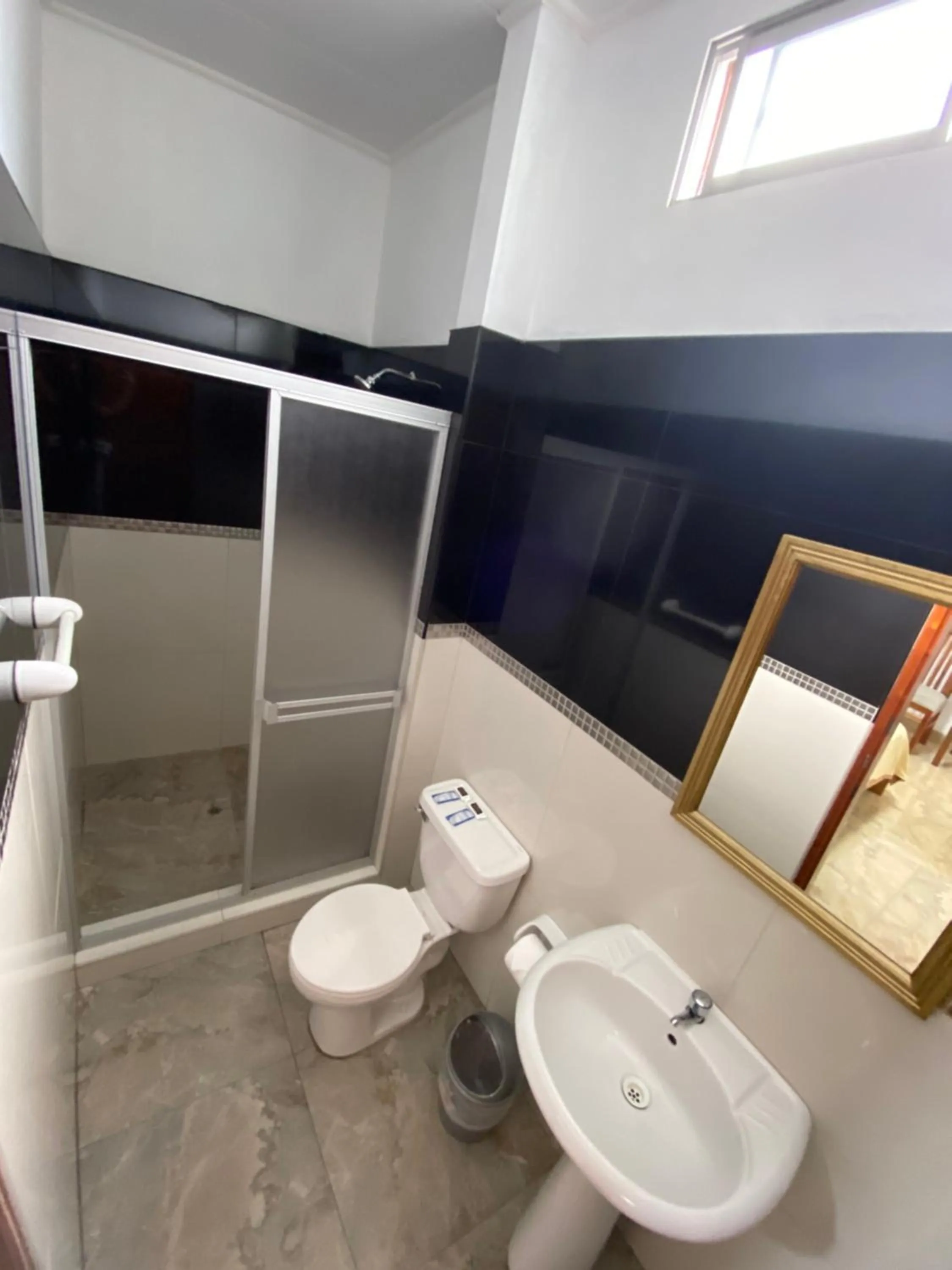 Bathroom in Fitzcarrald Hotel