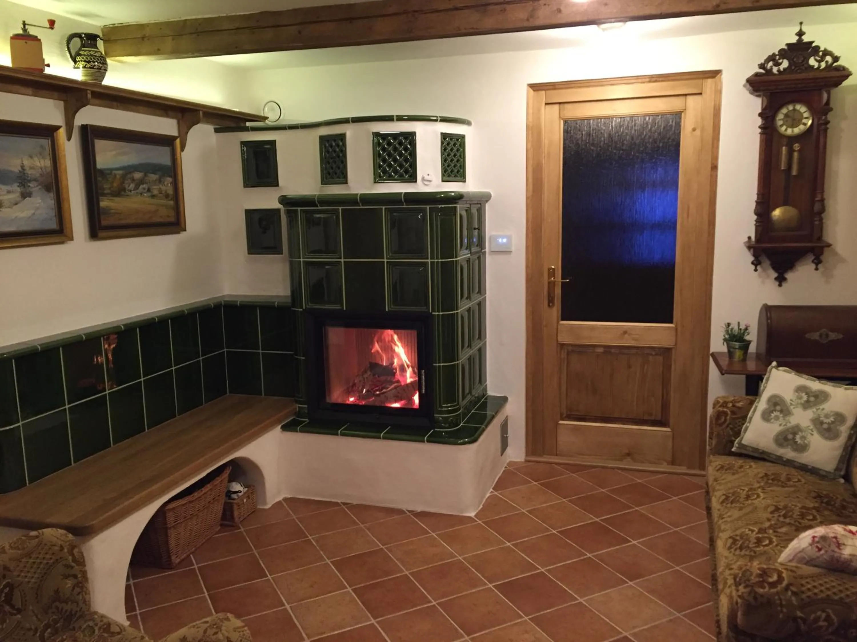 Communal lounge/ TV room in Penzion Brnenka
