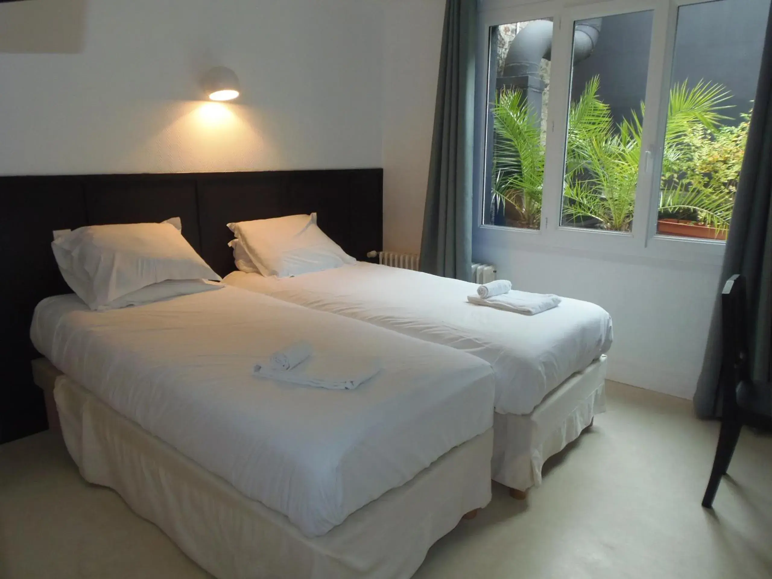 Twin Room in Hotel Duchesse Anne Twin Room in Hotel Duchesse Anne