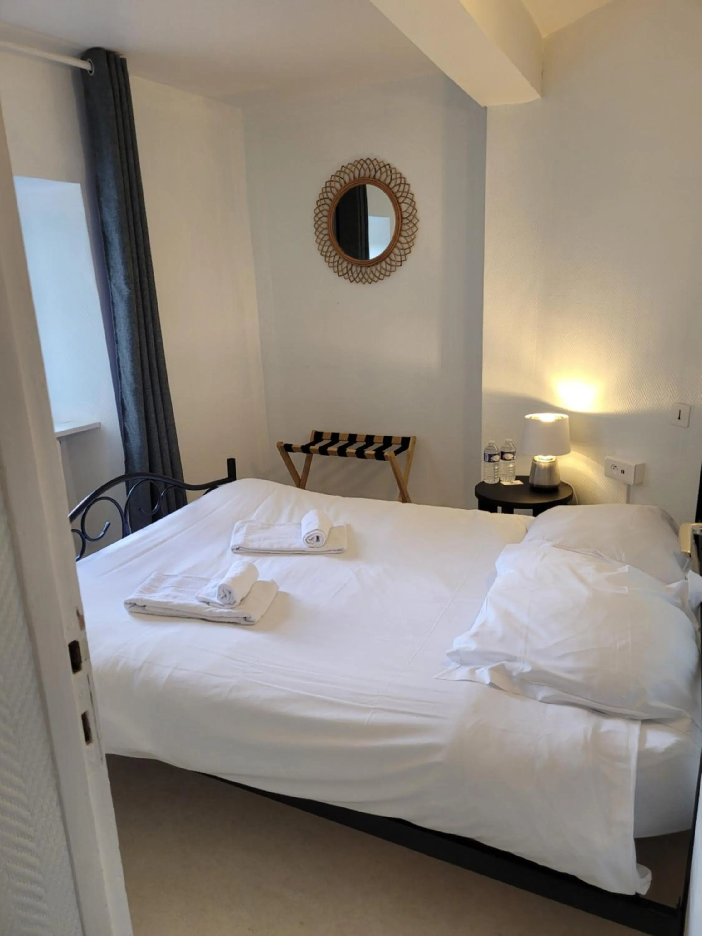 Bed in Hotel Duchesse Anne