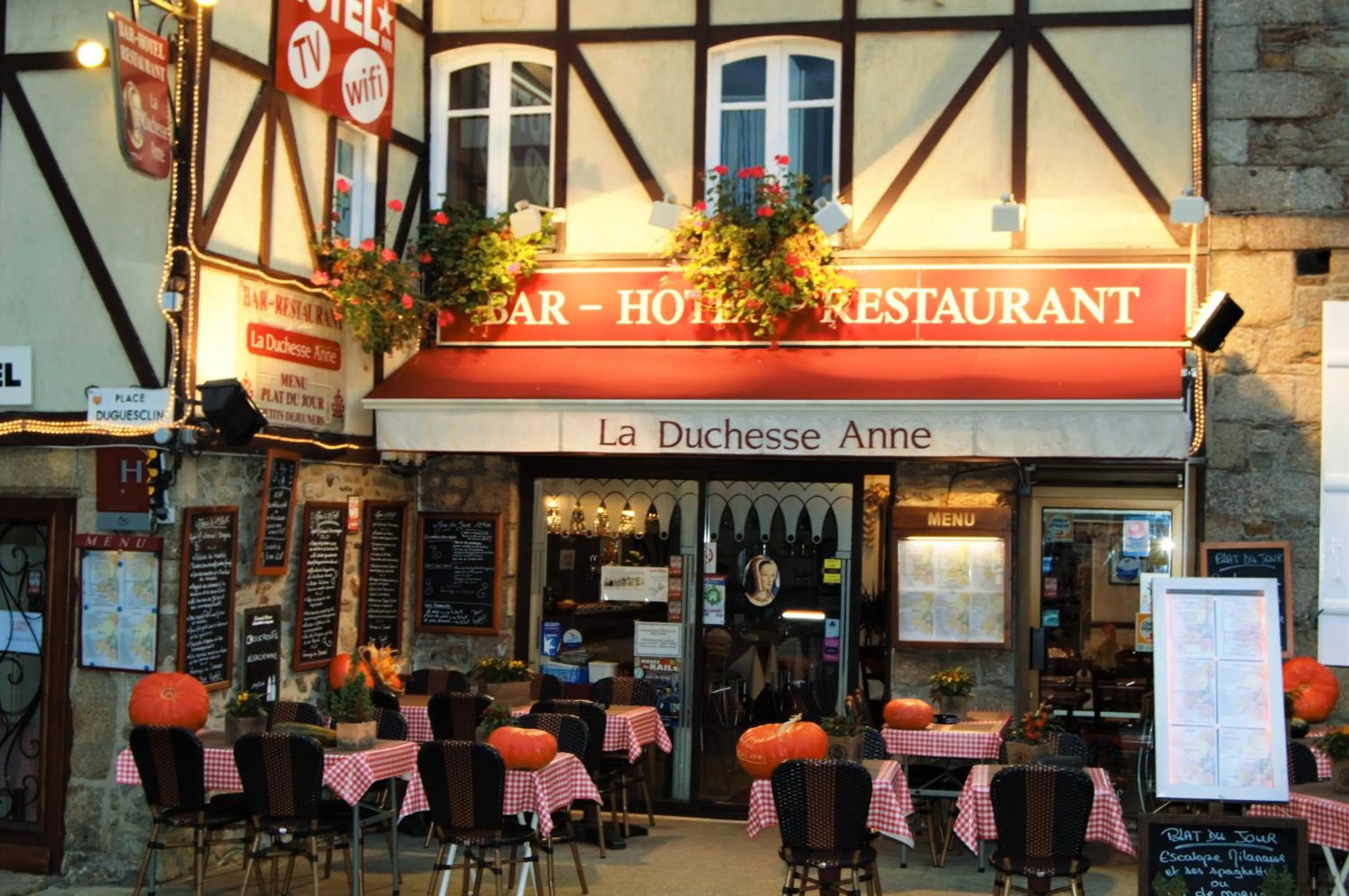 Facade/entrance in Hotel Duchesse Anne
