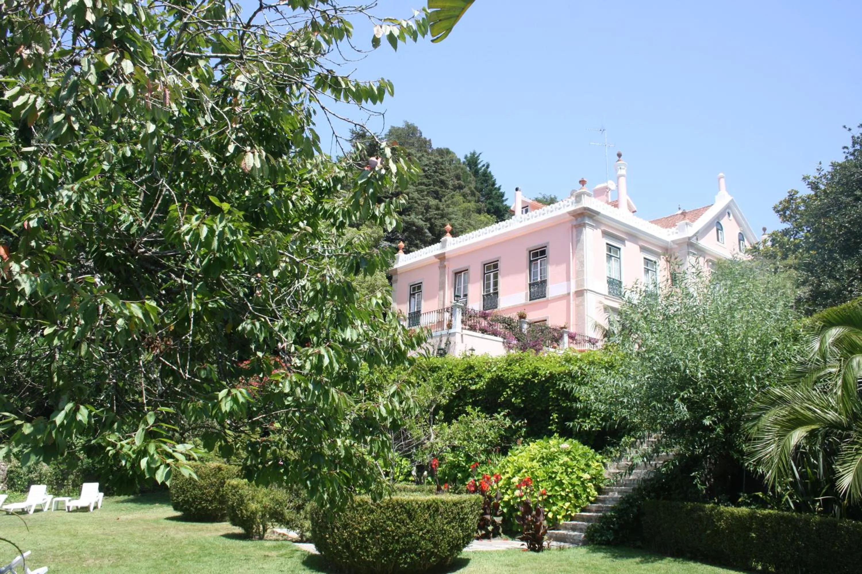 Facade/entrance in Hotel Sintra Jardim