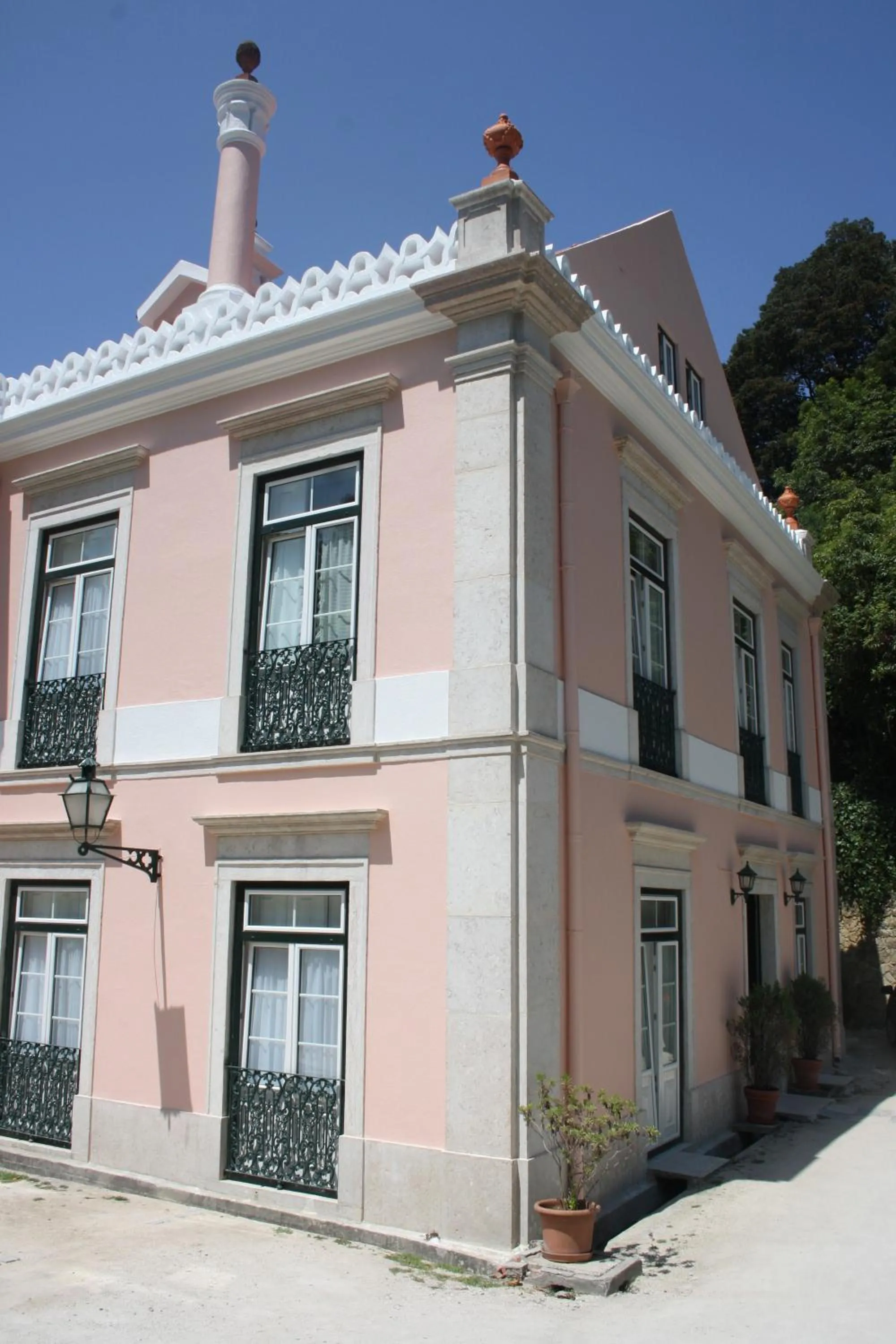 Facade/entrance in Hotel Sintra Jardim